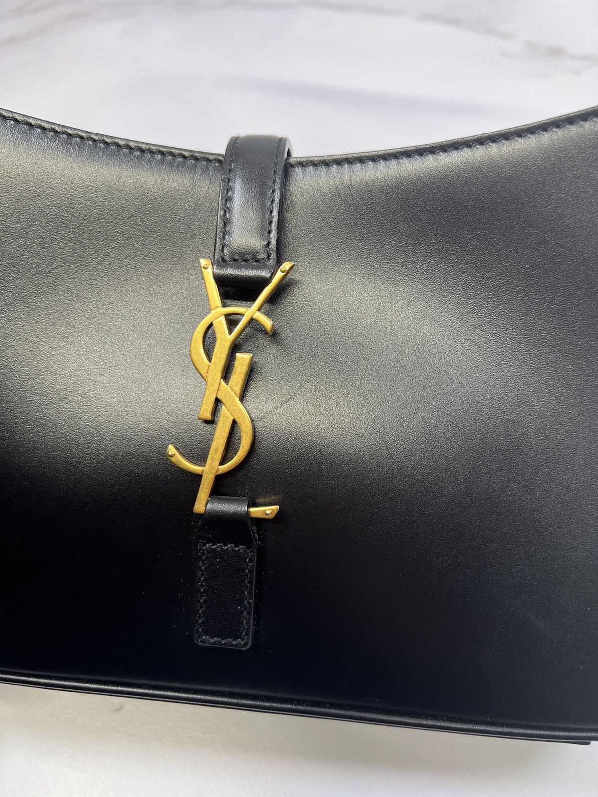 Yves Saint Laurent YSL Yves Saint Laurent Le 5 A 7 Hobo Shoulder Bag Purse Size ONE SIZE - 9 Thumbnail