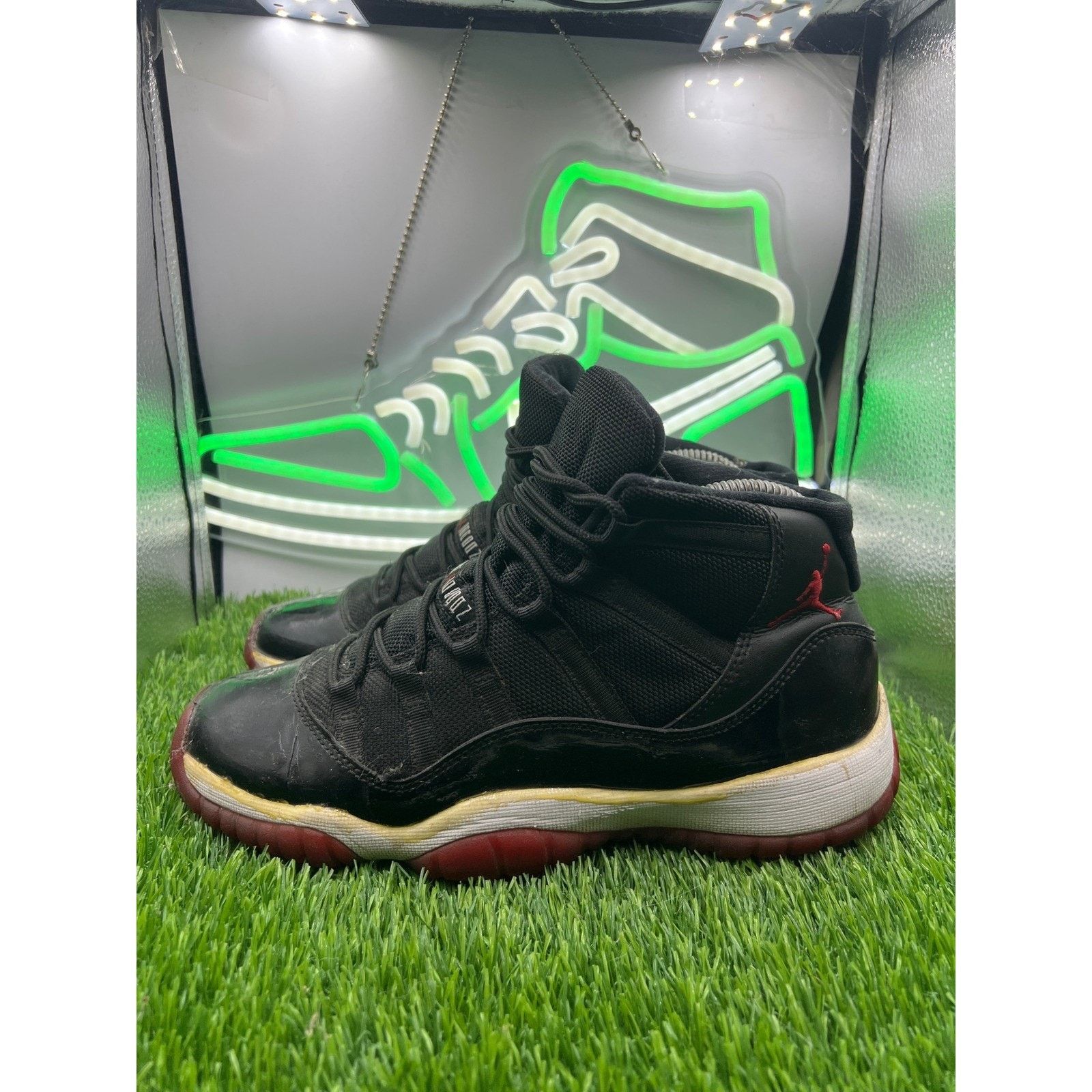Jordan Brand Air Jordan 11 Retro 2012 Bred Sneakers Mens Size 7 Size US 7 / EU 40 - 1 Thumbnail