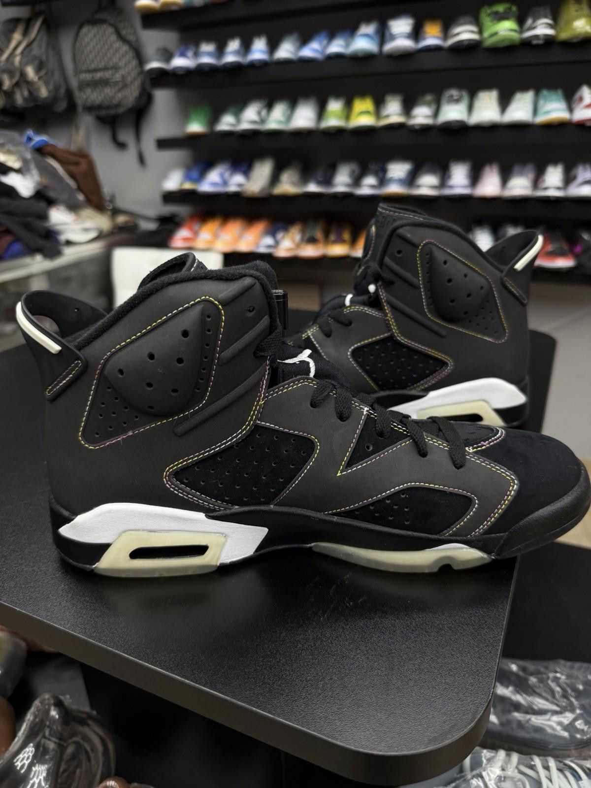 Jordan Brand Size 11 - Jordan 6 Retro Lakers 2010 RARE UN Worn Authentic Size US 11 / EU 44 - 7 Thumbnail