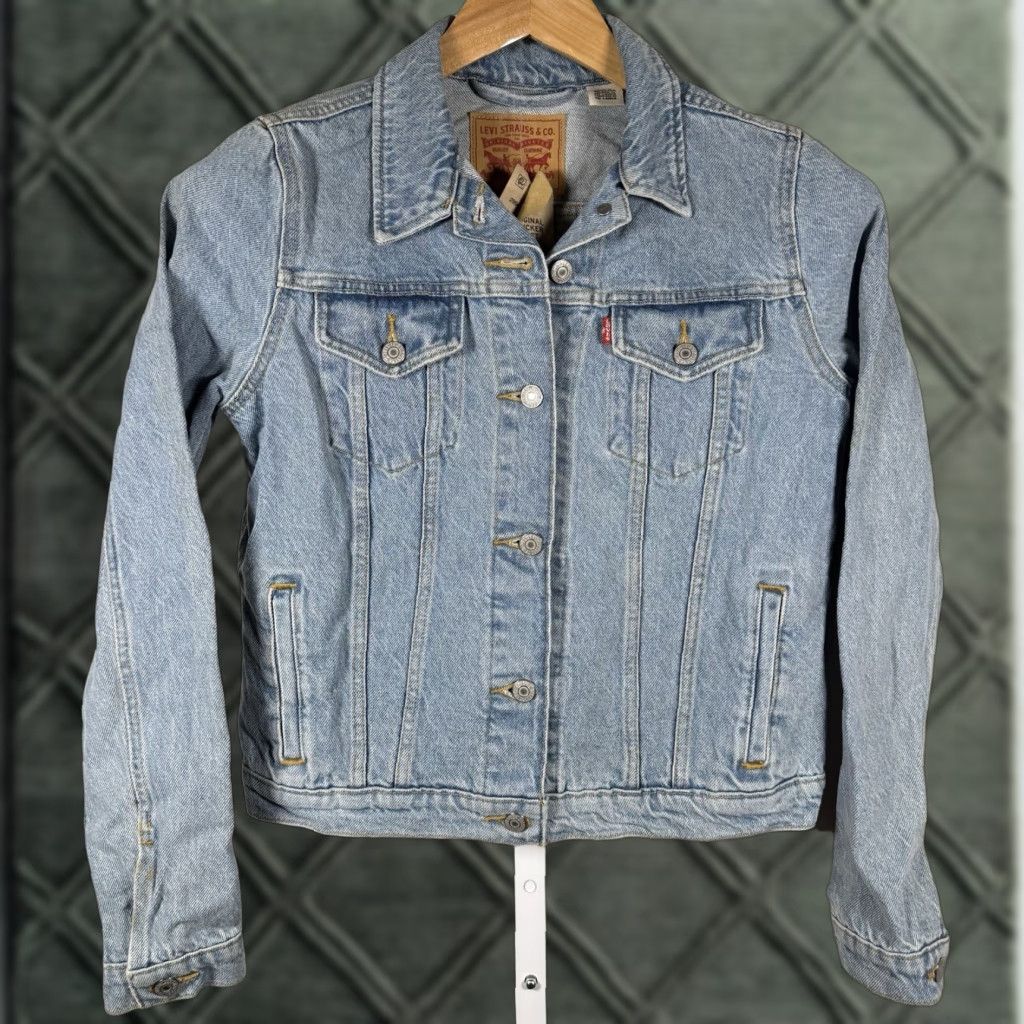Levi's Levi's Original Trucker Jacket Women Medium Blue Cotton Denim New With Tags Jacket Women M Blue Levi's Trucker Vintage? Size M / US 6-8 / IT 42-44 - 1 Thumbnail