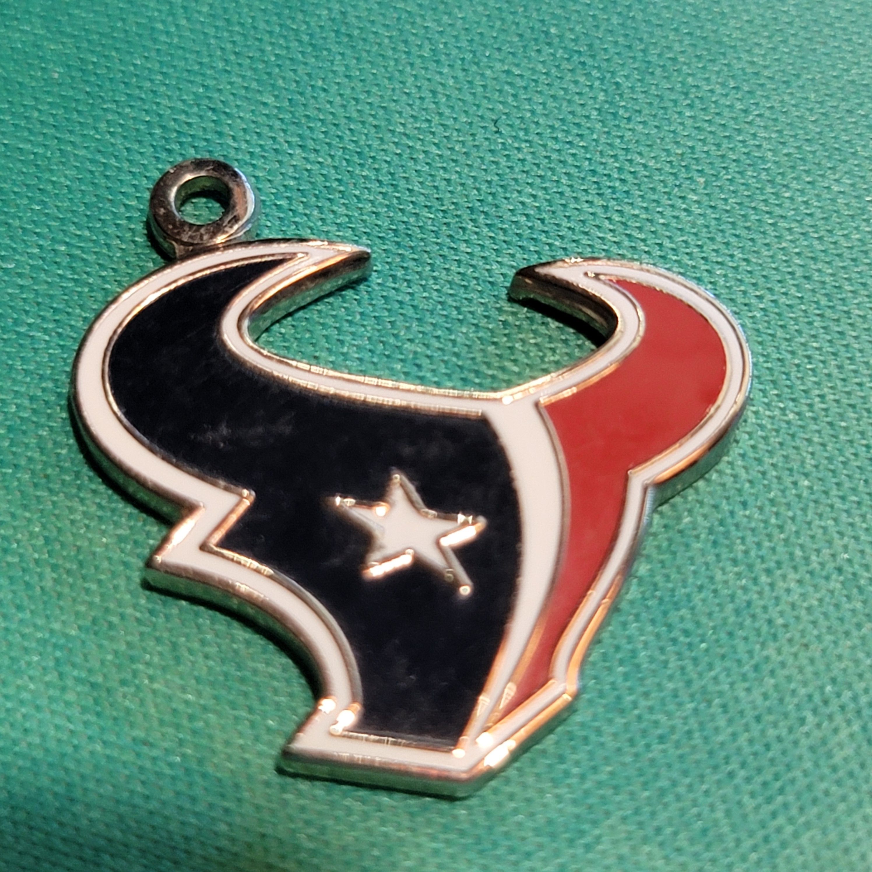 NFL VINTAGE Houston Texans Logo Charm (2004) Size ONE SIZE - 1 Thumbnail