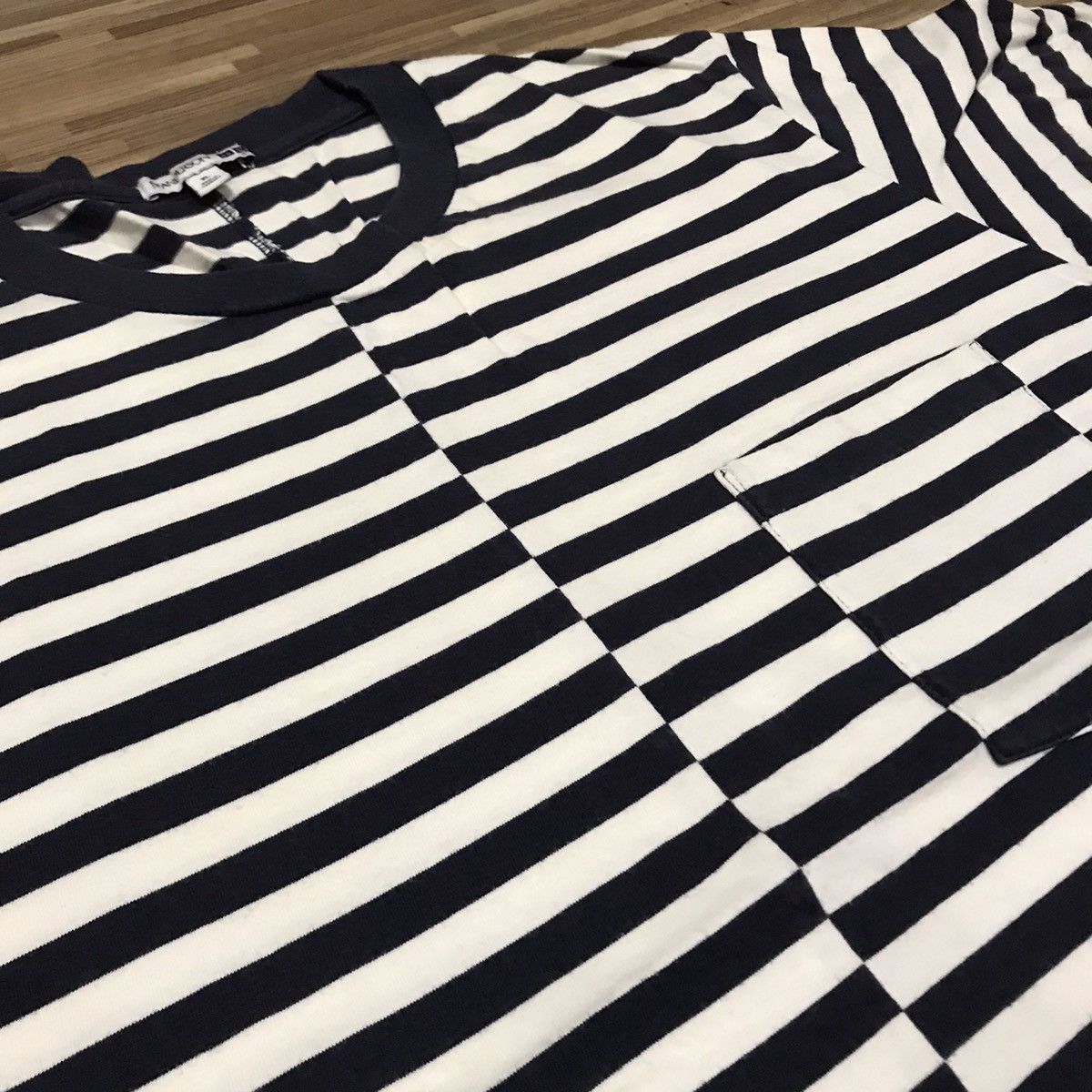 JW Anderson × Uniqlo UNIQLO X J.W.ANDERSON STRIPED FABRIC POCKET STYLE RARE TEE Size US XL / EU 56 / 4 - 4 Thumbnail