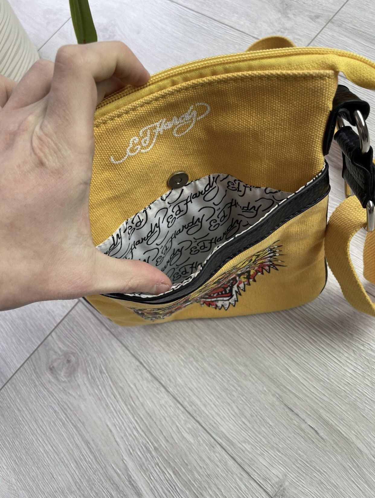 Christian Audigier × Ed Hardy × Vintage 🔥Rare vintage ED HARDY messenger /shoulder bag Size ONE SIZE - 4 Thumbnail