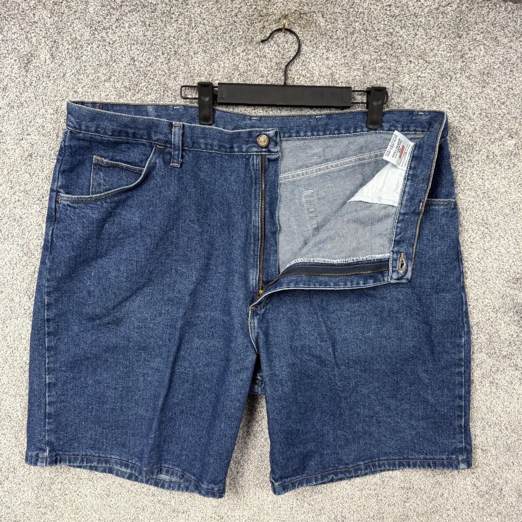 Wrangler Wrangler Bermuda Shorts Mens 42x7 Blue Denim Relaxed Fit 7 Inseam 5-Pocket logo Zip Fly Casual Summer Iconics Size US 42 / EU 58 - 7 Thumbnail