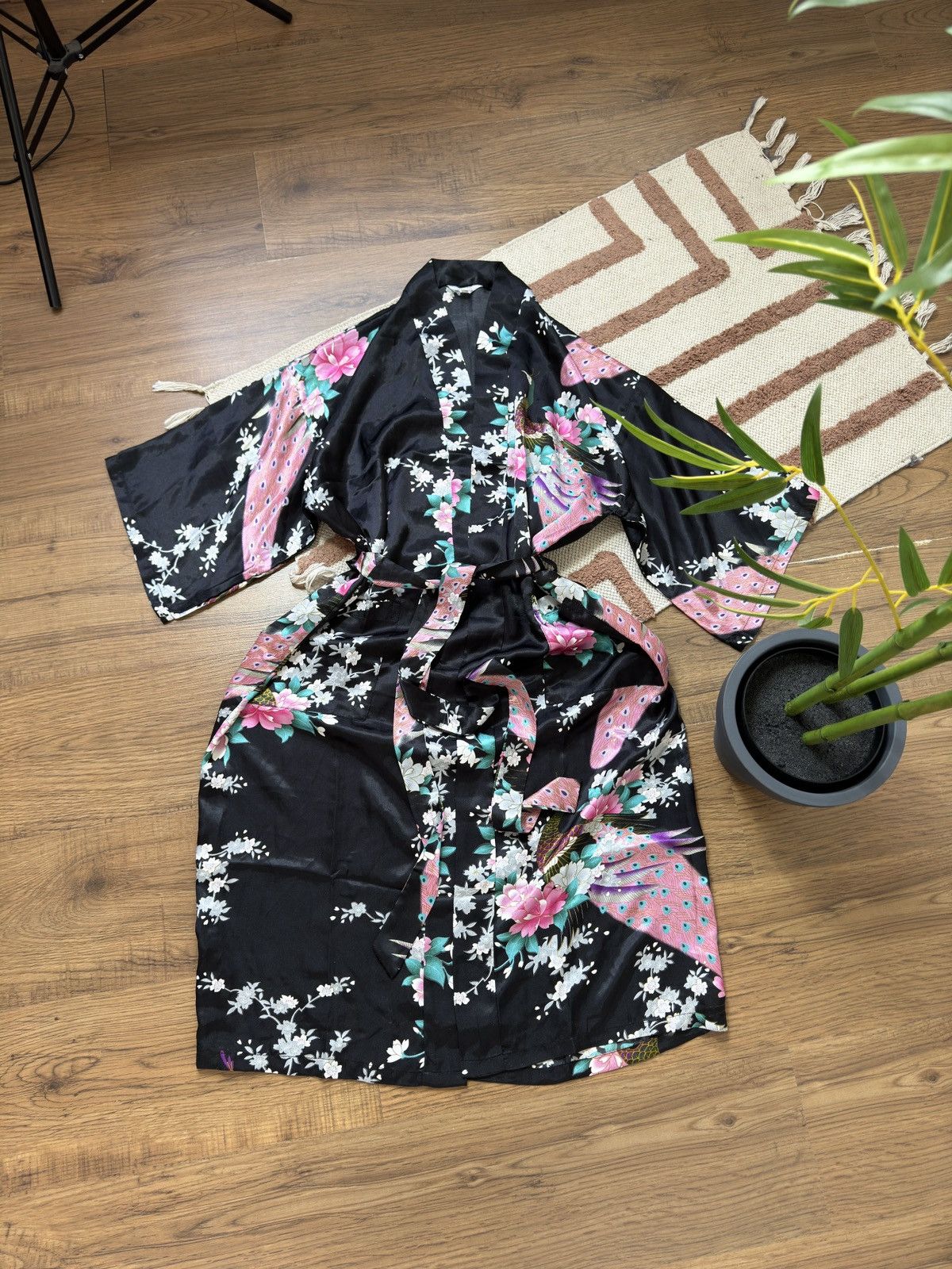 Vintage VINTAGE JAPANESE SAKURA BATHROBE / ROBE / KIMONO Size S / US 4 / IT 40 - 1 Thumbnail