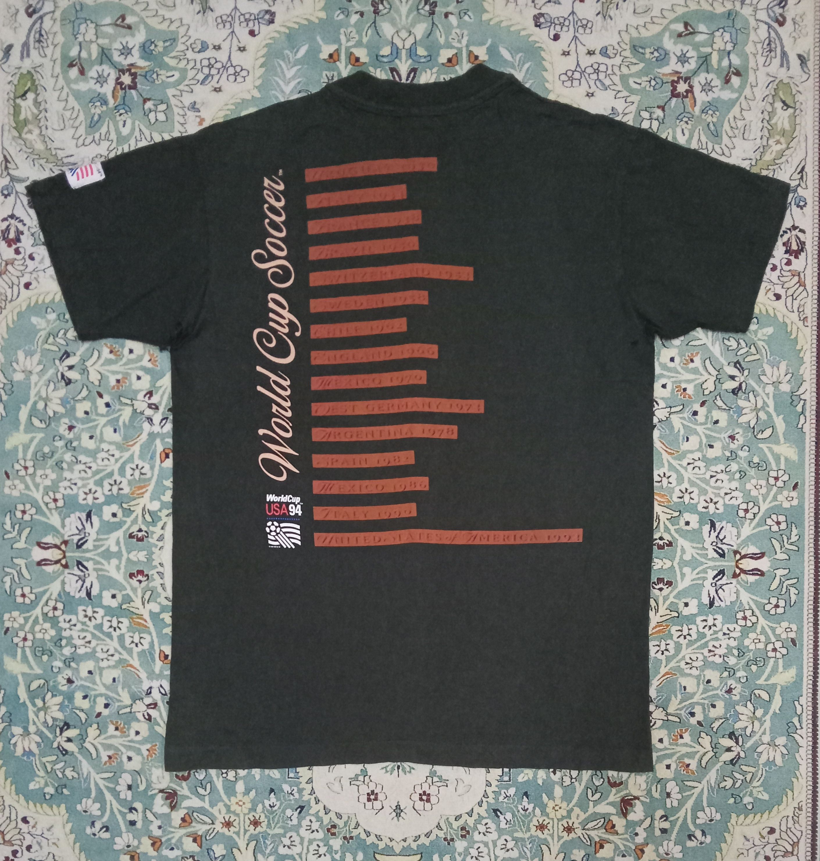 Vintage Vintage World Cup USA 94 Rare Design T Shirt Size US L / EU 52-54 / 3 - 2 Thumbnail