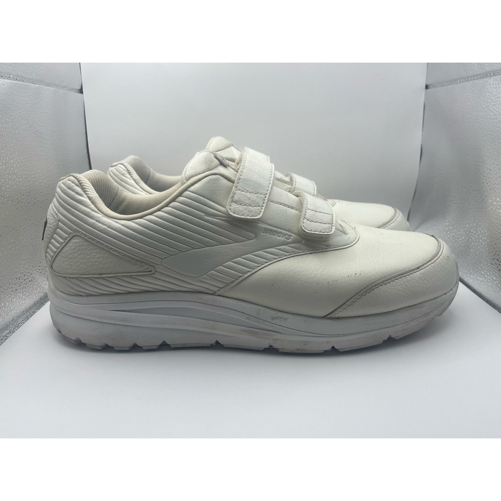 Brooks Brooks Addiction Walker walking shoes V-strap Mens USED Size US 12.5 / EU 45-46 - 1 Thumbnail