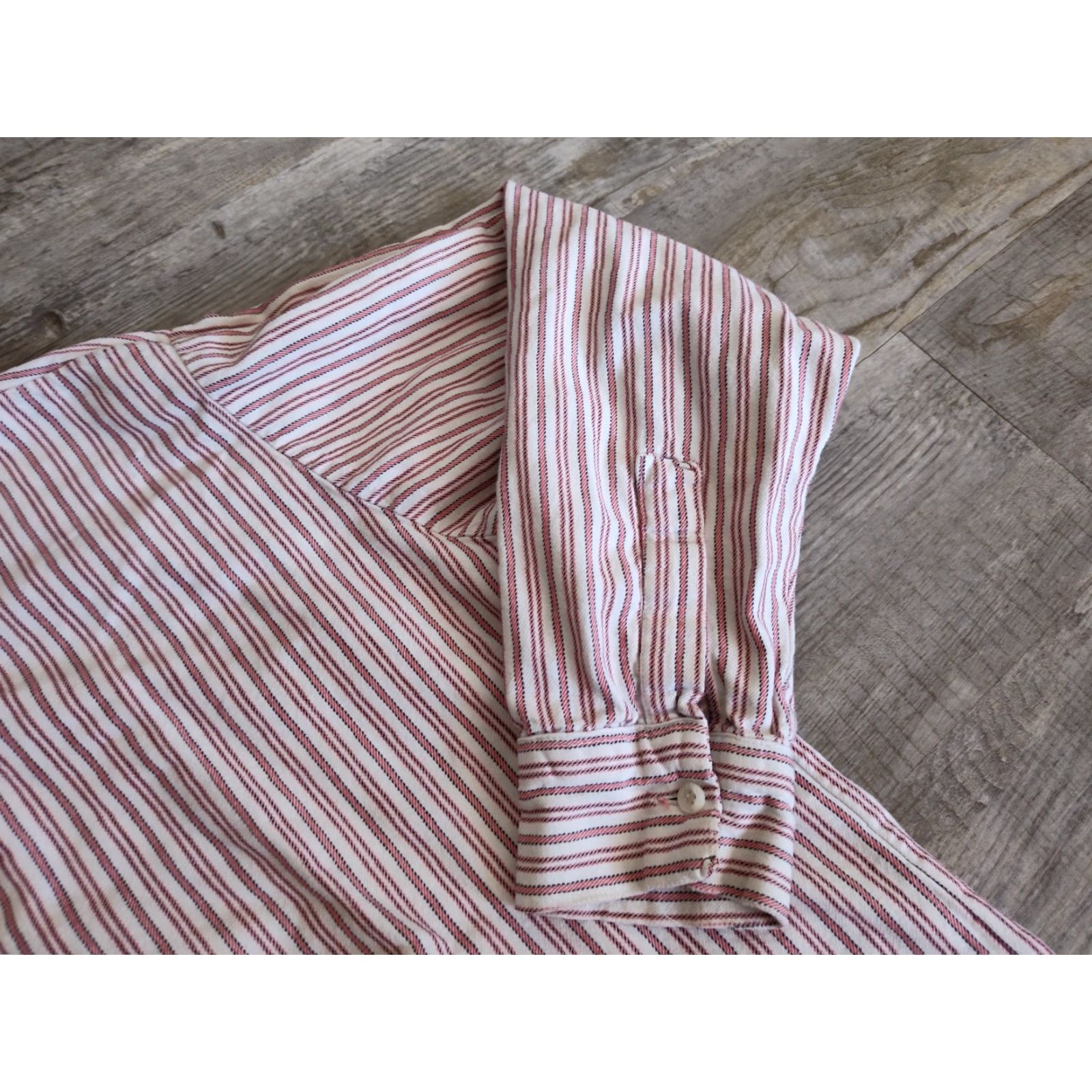 Vintage VINTAGE Gleneske Men's Shirt XL Red & White Striped Long Sleeve Button-Up Collared Cotton Made in Ireland Size US XL / EU 56 / 4 - 4 Thumbnail