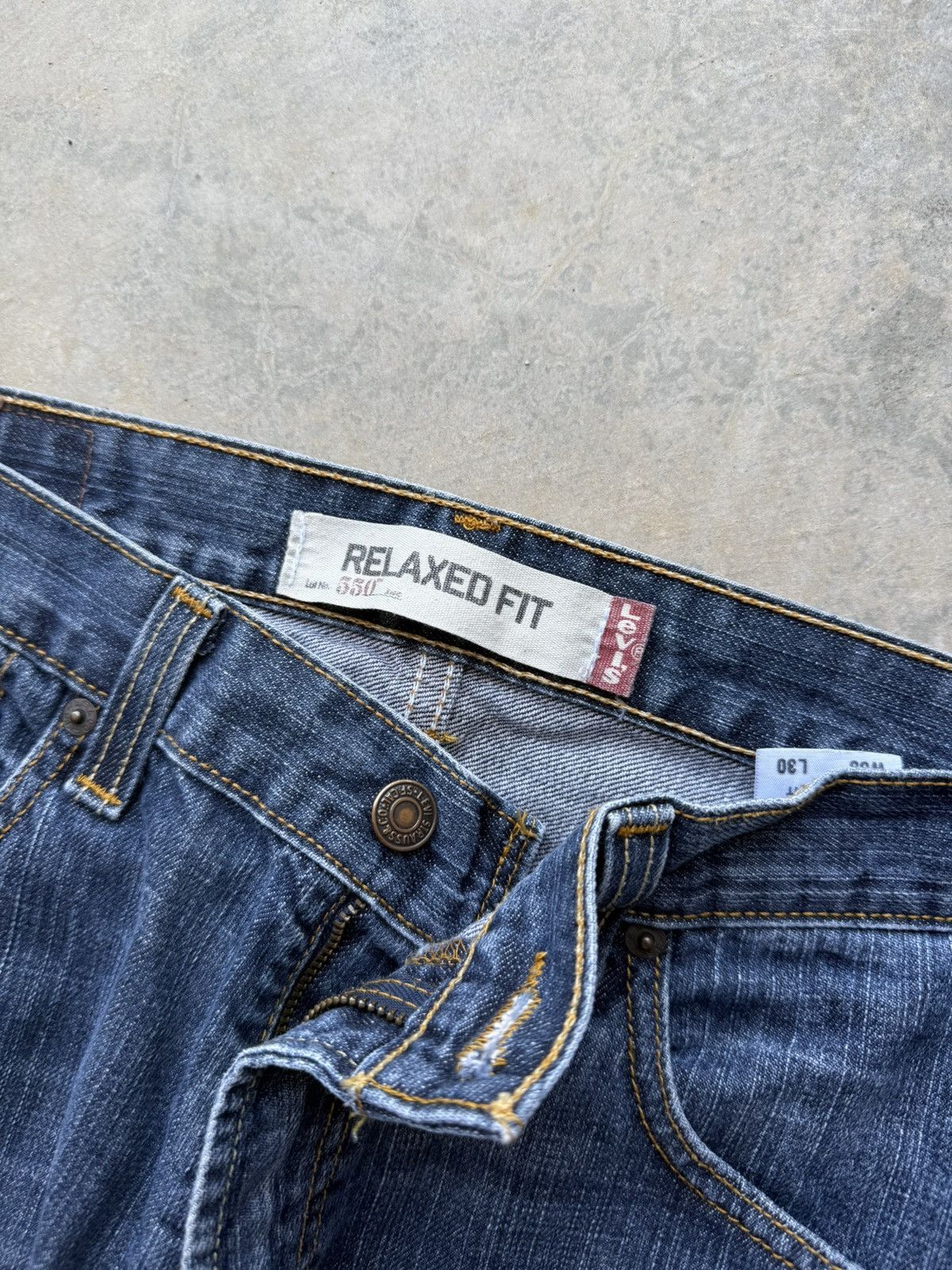 Levi's × Vintage Levi’s Vintage 550 Jeans 33x30 Size US 33 - 3 Thumbnail