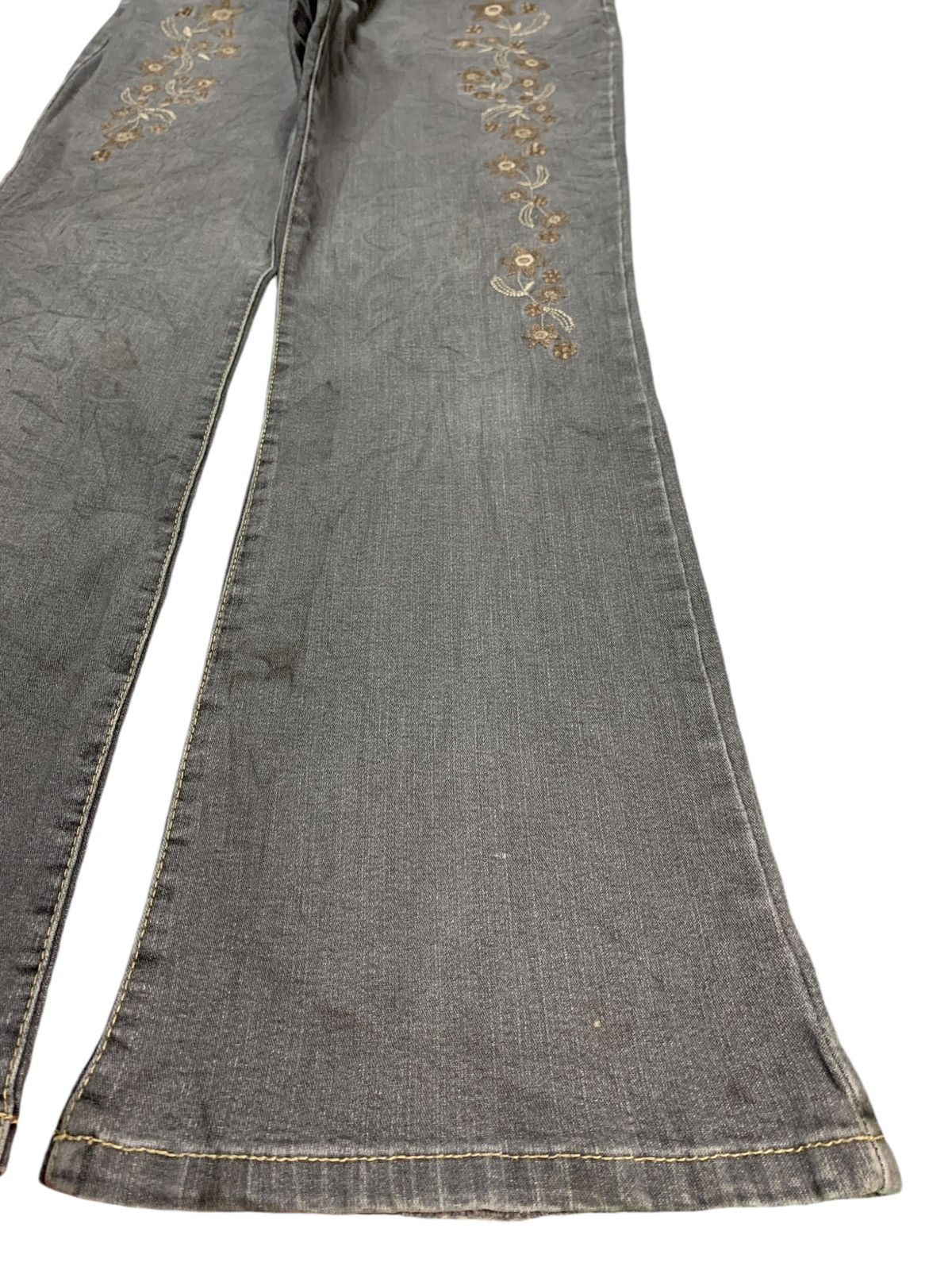 Japanese Brand SALES🔥Vintage Japanese Brand Floral Embroidery Flare Jeans Size 29" - 7 Thumbnail