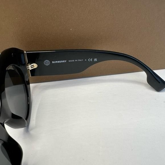 Burberry New - Burberry Women's Sunglasses MARGOT BE4370U 49","descri Size ONE SIZE - 4 Thumbnail