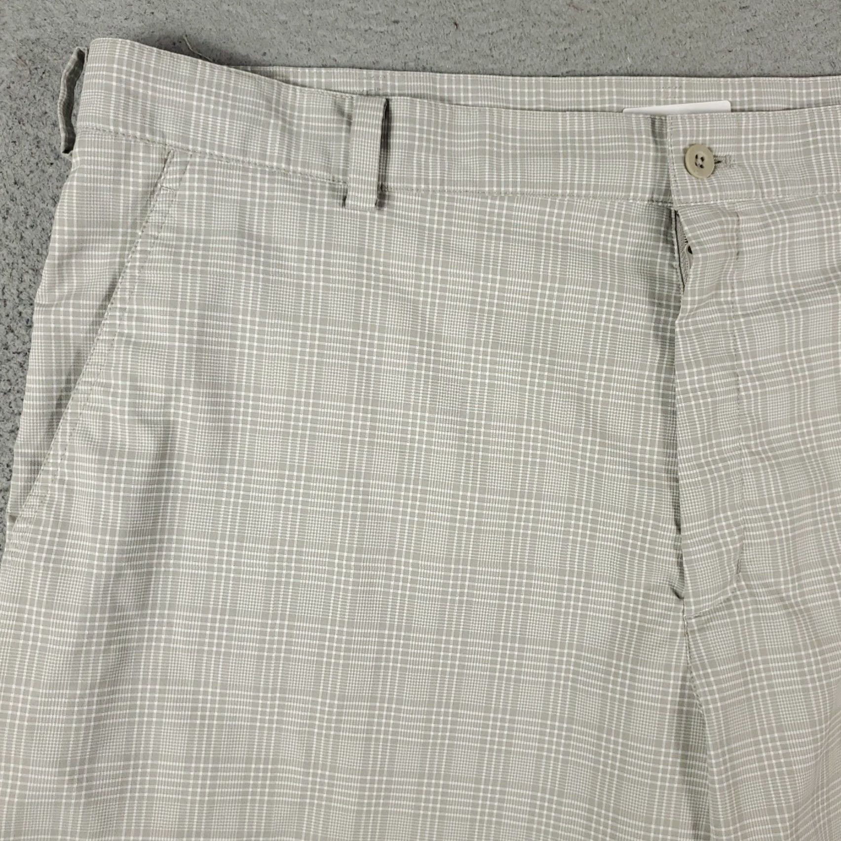 Nike Nike Shorts Mens 40 Gray Plaid Dri Fit Casual Flat Front Chino Sports American Modern Preppy Logo Mens Size US 40 / EU 56 - 2 Thumbnail
