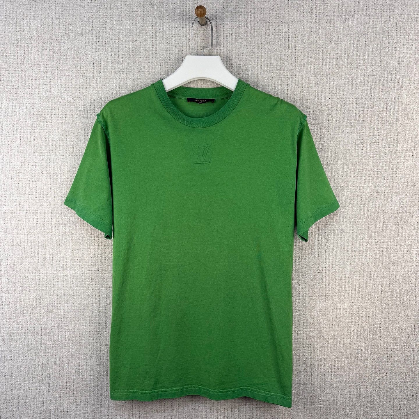 Louis Vuitton Louis Vuitton Embossed Logo T-Shirt Size XL Size US XL / EU 56 / 4 - 1 Thumbnail