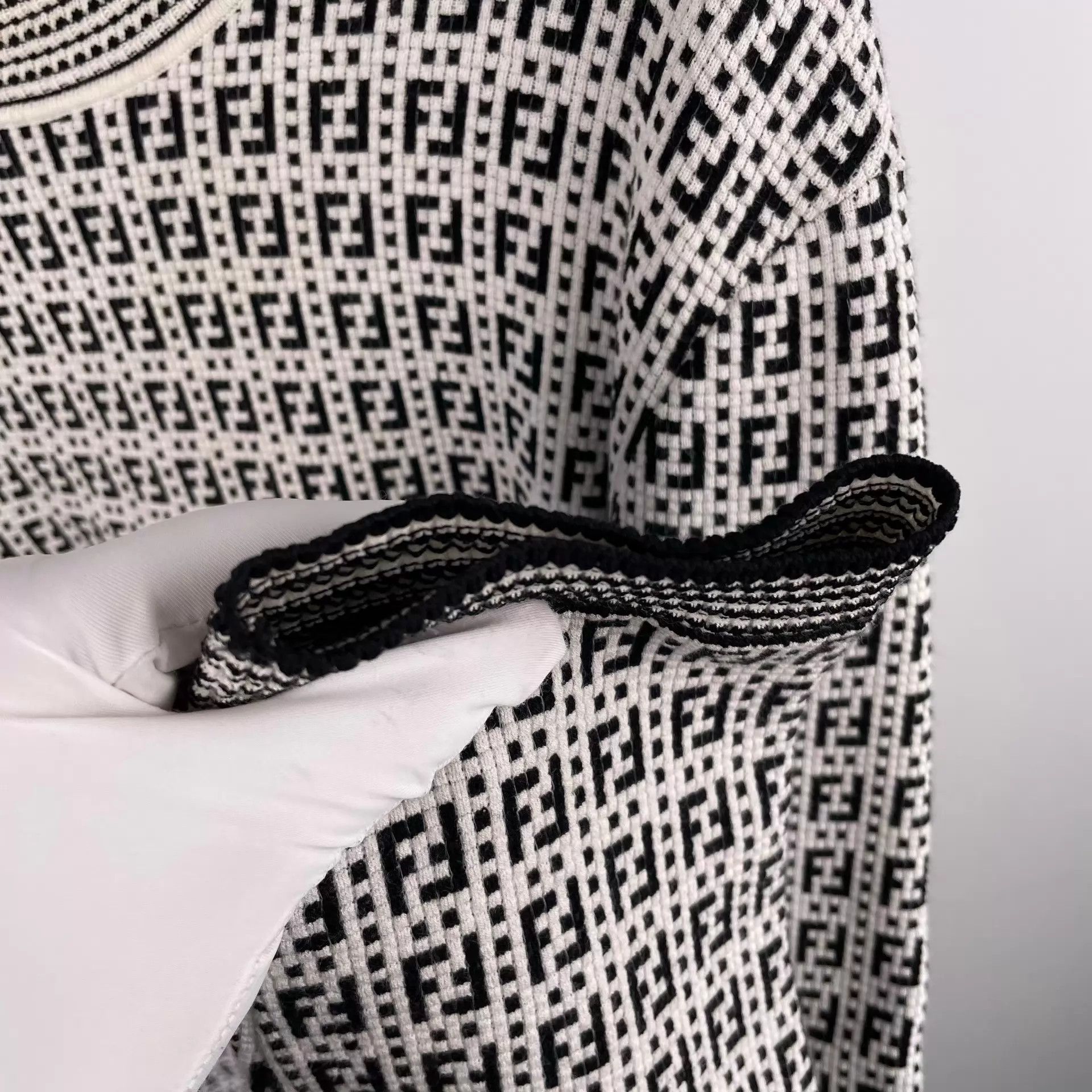 Fendi FENDI FF Print Crewneck LS Knit Sweater 52 IT Size US L / EU 52-54 / 3 - 9 Thumbnail