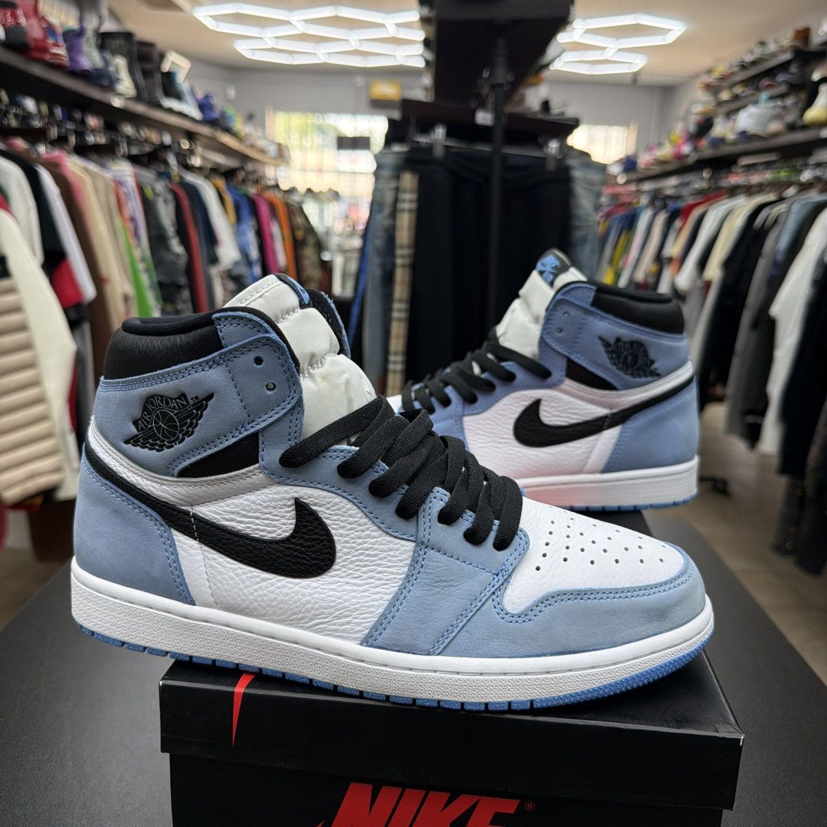 Jordan Brand Air Jordan 1 Retro High OG University Blue size 10.5 mens Size US 10.5 / EU 43-44 - 3 Thumbnail