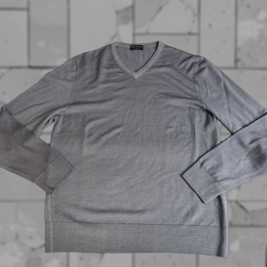 Allen Edmonds Allen Edmonds Sweater XL Gray Solid V-Neck 100% Fine Merino Wool Made in Italy Mens Pullover Knit Wool V-Neck Casual Wool Blank Size US XL / EU 56 / 4 - 1 Thumbnail