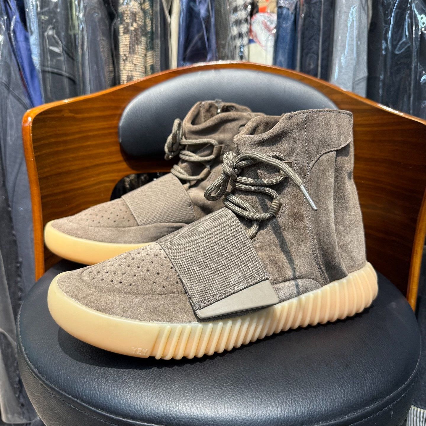 adidas gazelle silver green womens ADIDAS YEEZY BOOST 750 LIGHT GREY GLOW IN THE DARK (PRE-OWNED) BB1840   Original Grail
