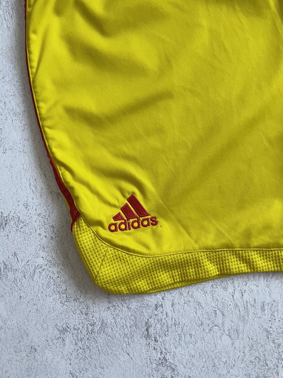 Adidas Adidas Liverpool Soccer Shorts Vintage 00s Size L Size US 35 - 4 Thumbnail