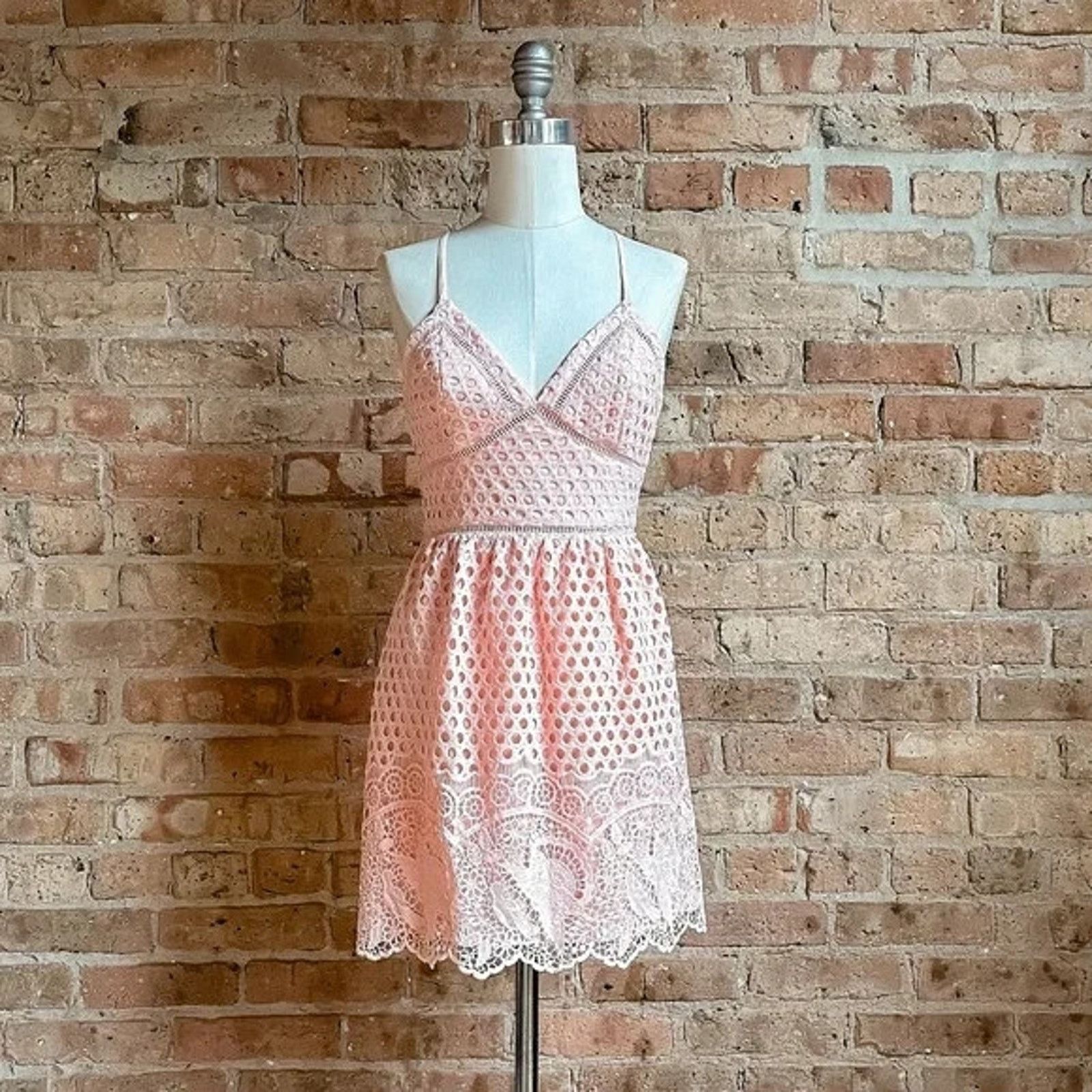 Abercrombie & Fitch ABERCROMBIE & FITCH CORAL EYELET CROCHET SUMMER DRESS SZ M Size M / US 6-8 / IT 42-44 - 2 Thumbnail