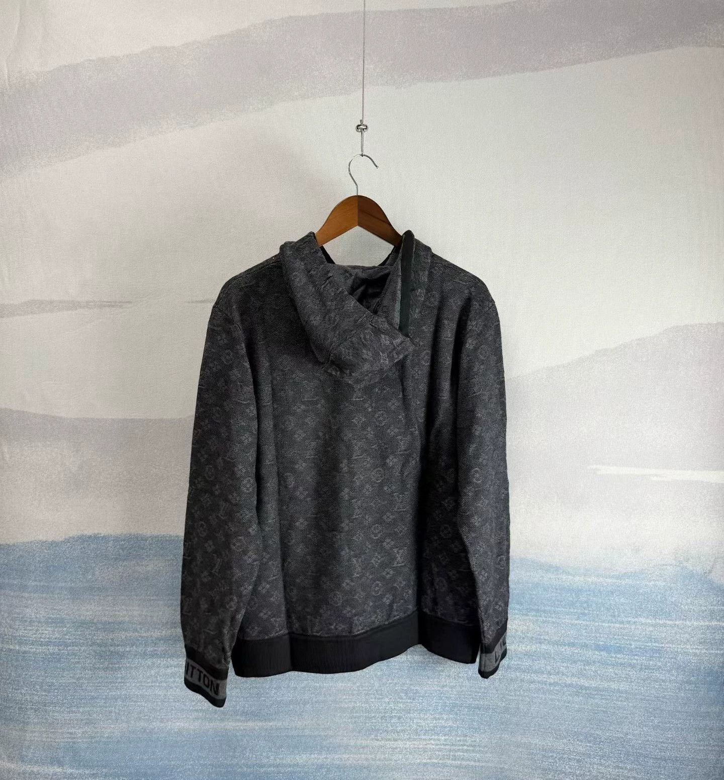 Louis Vuitton Louis Vuitton LV black/grey all-over print wool hoodie Size US L / EU 52-54 / 3 - 2 Thumbnail
