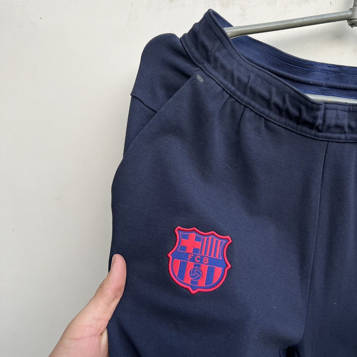 Nike MENS NIKE FC BARCELONA TECH PACK PANTS Size US 30 / EU 46 - 2 Thumbnail