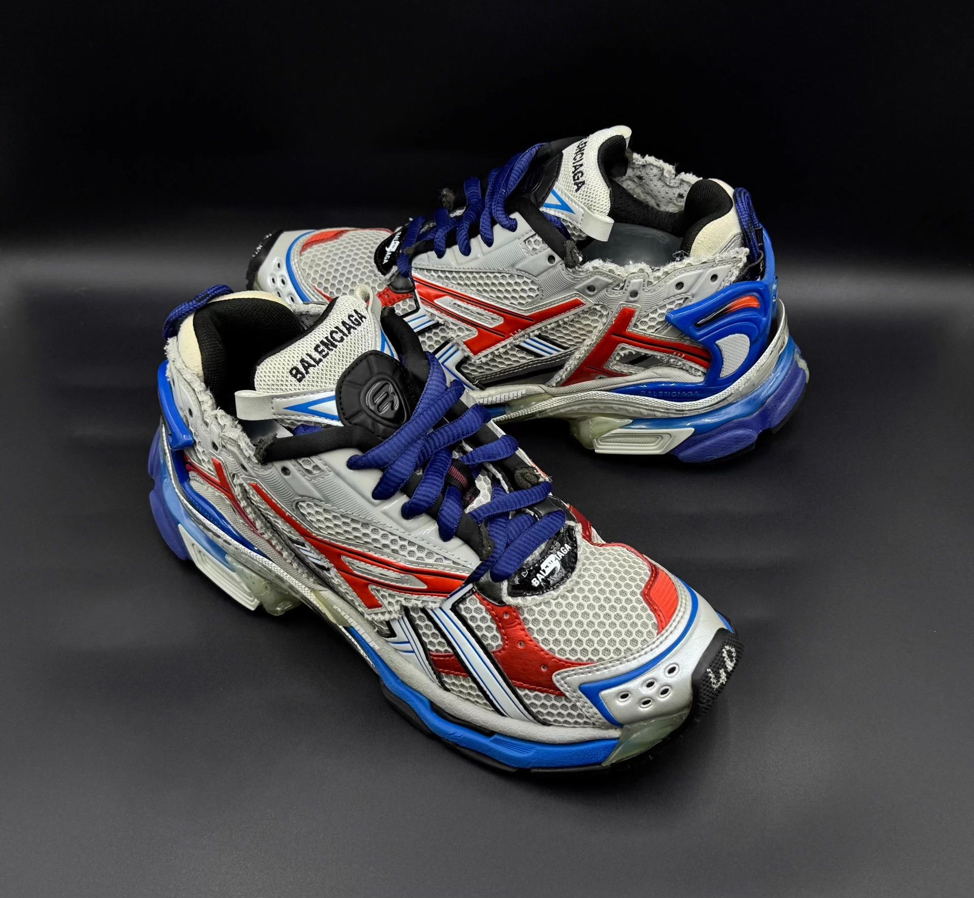 Balenciaga Balenciaga Runner men's gray/blue/red distressed low top Size US 7 / EU 40 - 7 Thumbnail