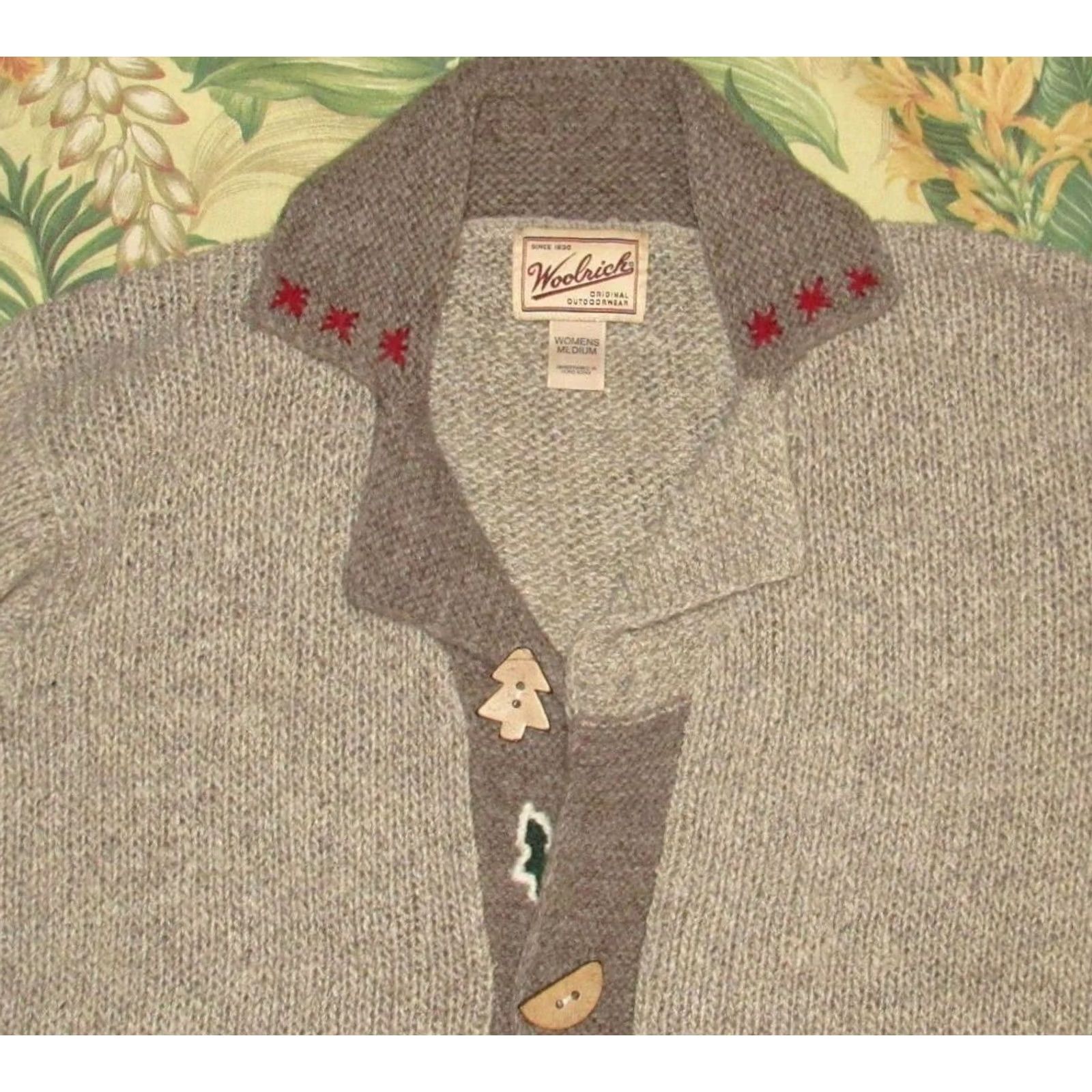 Vintage Vtg Woolrich Embroidered Christmas Cardigan Sweater Medium Women Beige Wool 78% Wool 22% Silk Cardigan M Womens Size M / US 6-8 / IT 42-44 - 2 Thumbnail