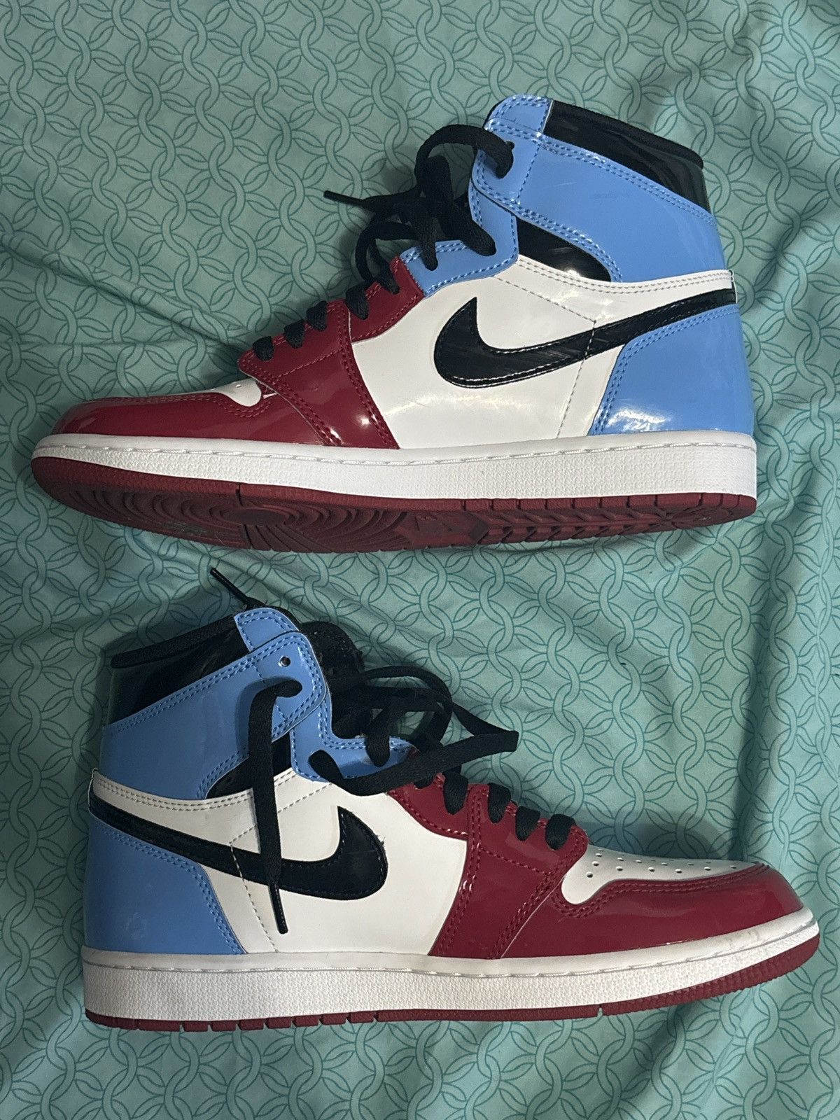 Jordan Brand Jordan 1 High OG “Fearless” Size US 9 / EU 42 - 1 Thumbnail