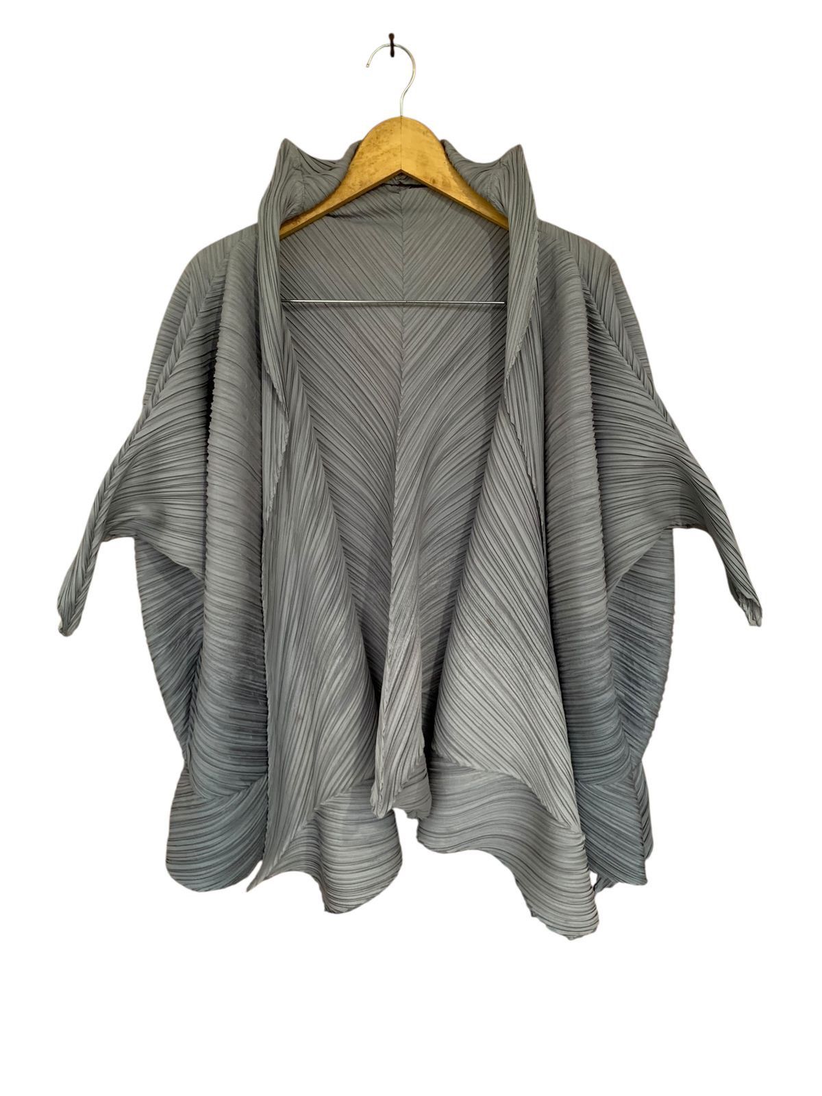 Issey Miyake Vintage Issey Miyake bat wing pleated gradient uouter Size ONE SIZE - 1 Thumbnail