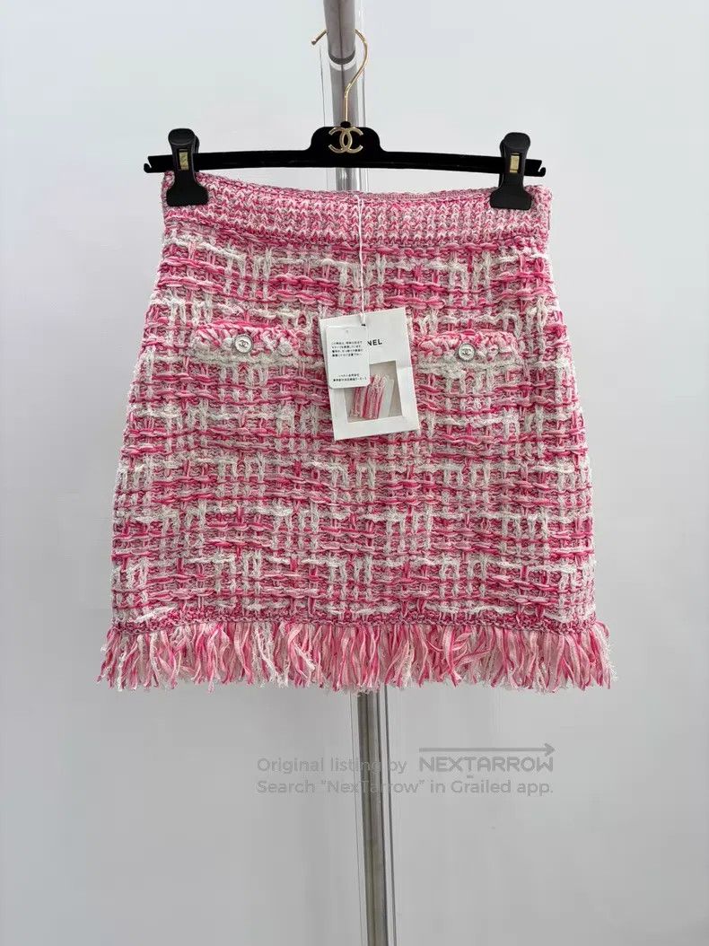 Chanel Chanel Pink tweed tassel skirt short skirt Size 25" / US 0 / IT 36 - 1 Thumbnail