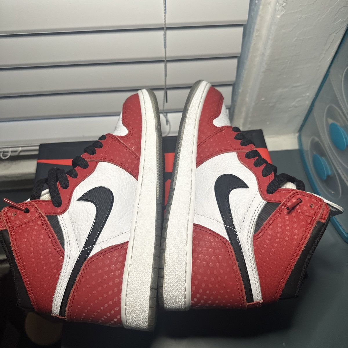 Jordan Brand × Nike *Nike Air Jordan 1 Retro High GS Spiderman Origin Story Size US 7 / EU 40 - 4 Thumbnail