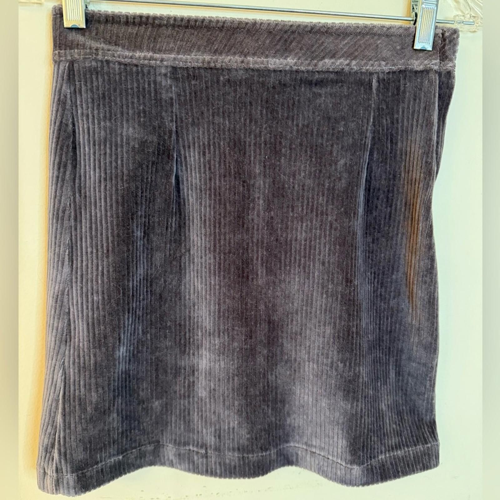 Polo Ralph Lauren POL corduroy mini skirt in gray with lavender undertone SM Size 28" / US 6 / IT 42 - 1 Thumbnail