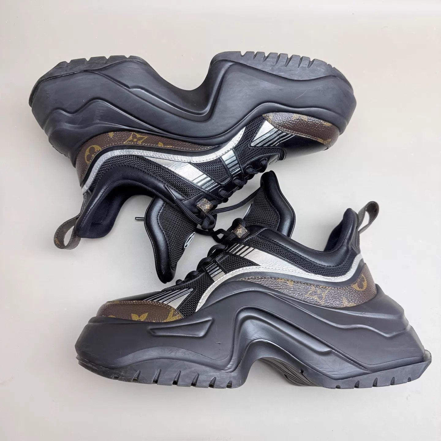 Louis Vuitton LV Black Brown Monogram Arch 2.0 Sneaker 95 New 38.5 EU Size US 8 / IT 38 - 5 Thumbnail