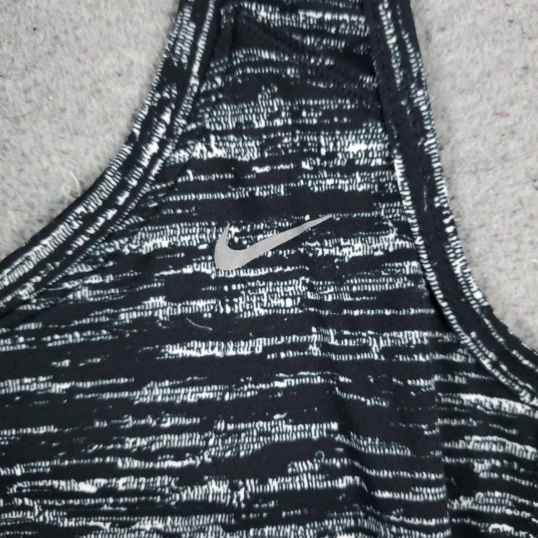 Nike Nike Tank Top Shirt Womens Size Small Gray Black Swoosh Dri Fit Active Running Size S / US 4 / IT 40 - 2 Thumbnail
