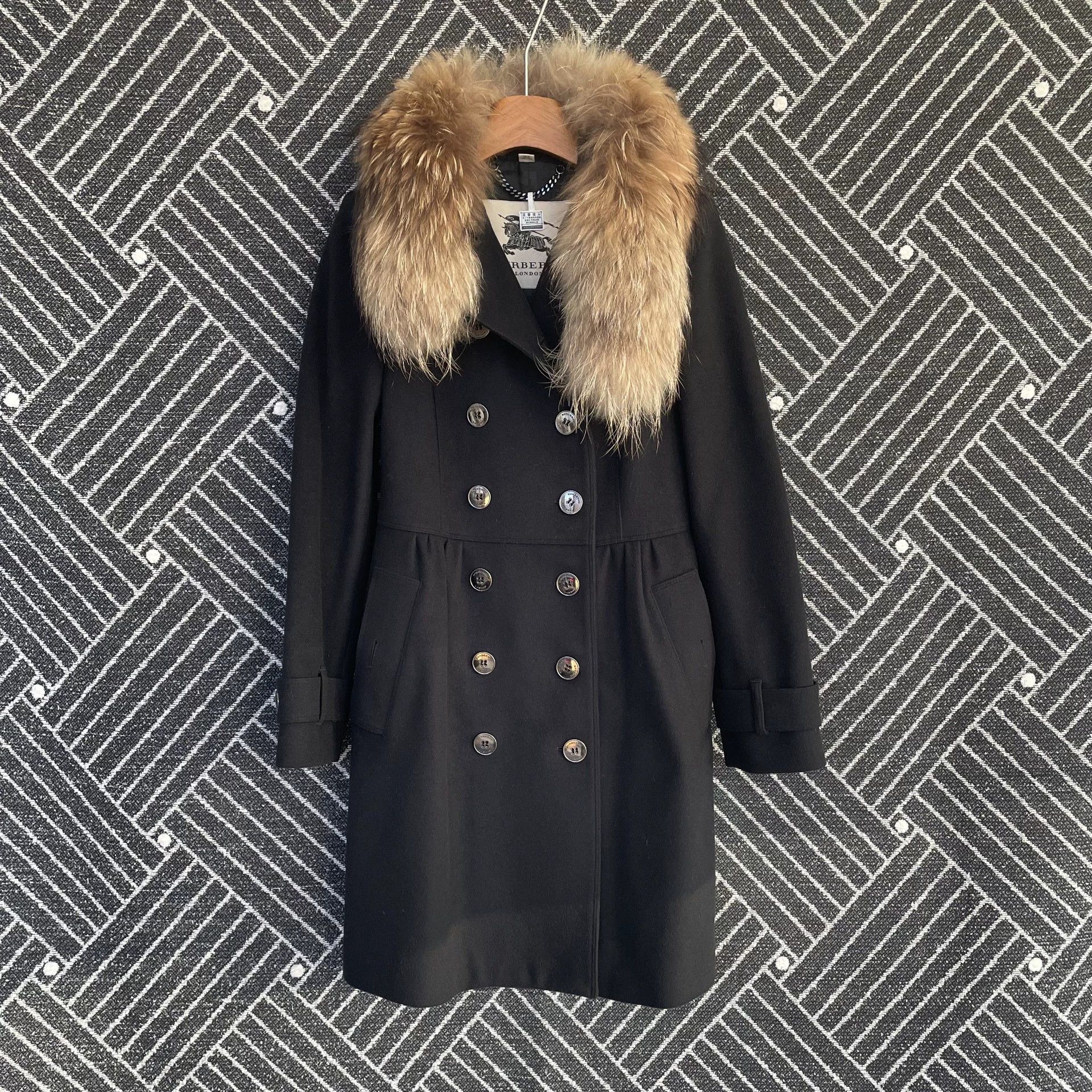 Burberry BBR cashmere coat Women's blk detachable wolf fur collar 36 Size XS / US 0-2 / IT 36-38 - 1 Thumbnail