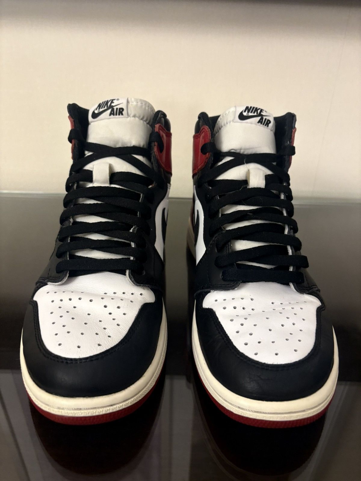 Jordan Brand Jordan 1 Retro High OG Black Toe 2016 Sz 10 Nike Air Size US 10 / EU 43 - 3 Thumbnail