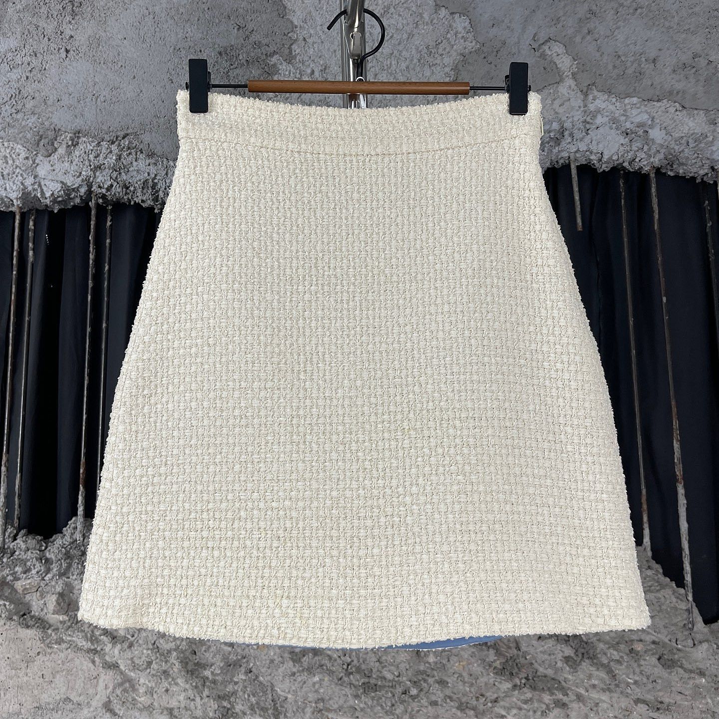 Gucci Gucci Textured Knit Mini Skirt Size 40 Size 27" / US 4 / IT 40 - 1 Thumbnail