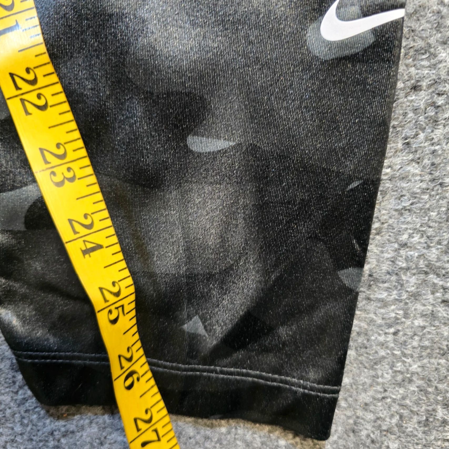Nike Nike Dri-FIT Pants Women 2X Gray Camouflage Shiny Stretch Fitted Athleisure Casual Pants Size 40" / US 18 - 6 Thumbnail