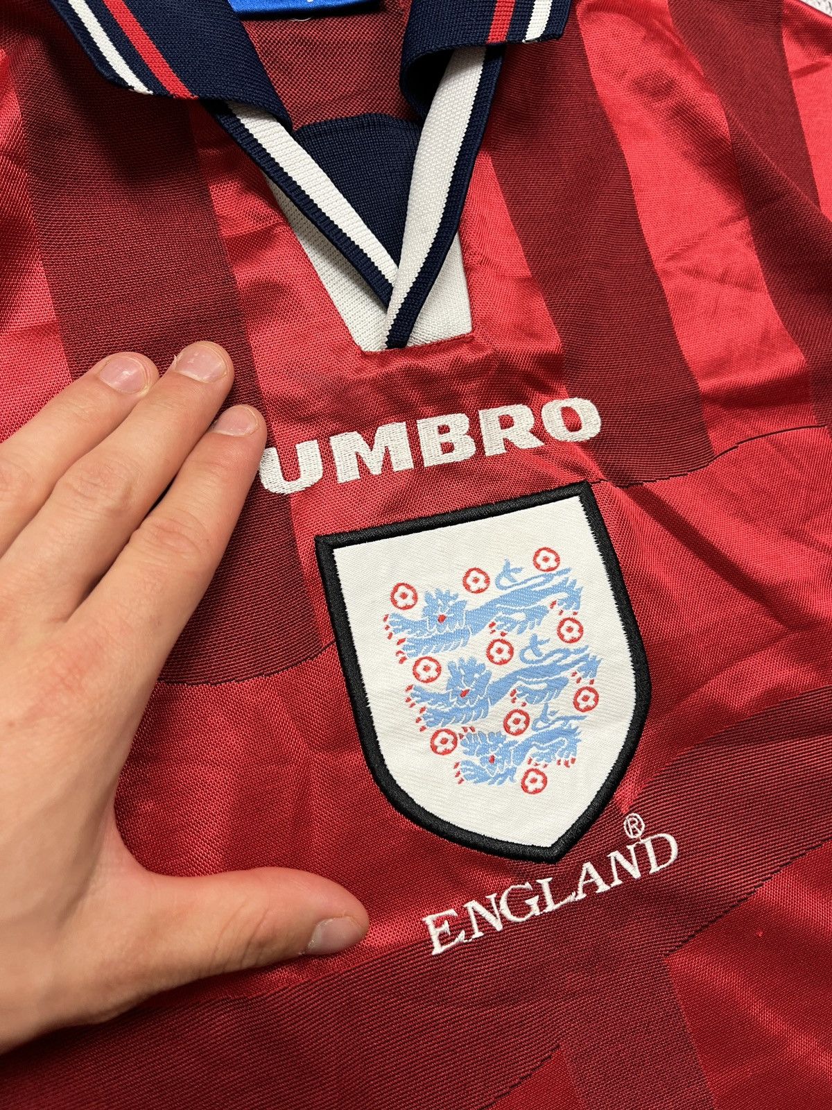 Umbro Vintage Umbro England 1997 Away Retro Soccer Jersey Shirt Size US L / EU 52-54 / 3 - 7 Thumbnail