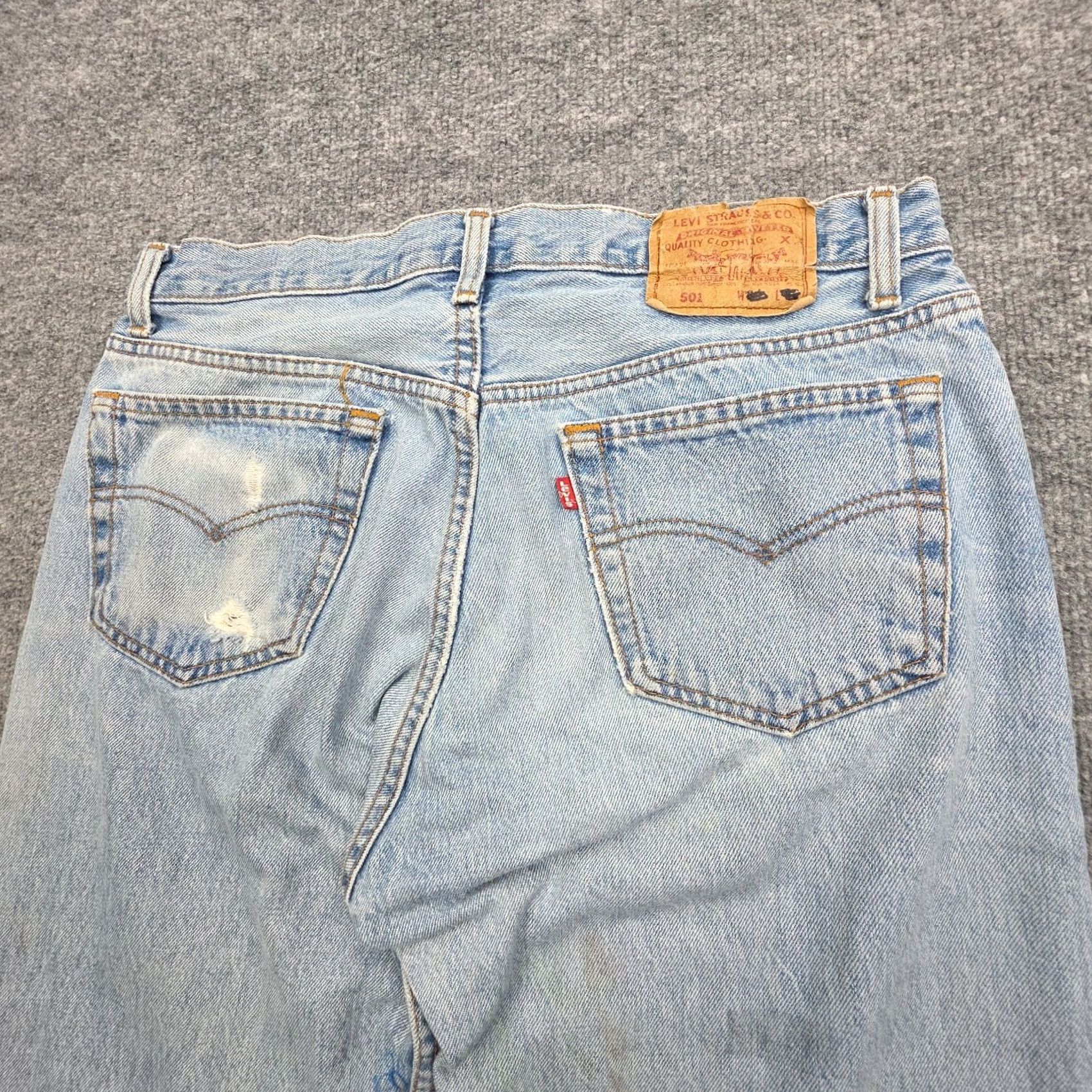 Levi's VINTAGE Levi's 501 Jeans Mens 31x34 / 34x36 Blue Light Wash Faded 5-Pocket Denim Regular Rise Mid Size US 31 - 3 Thumbnail