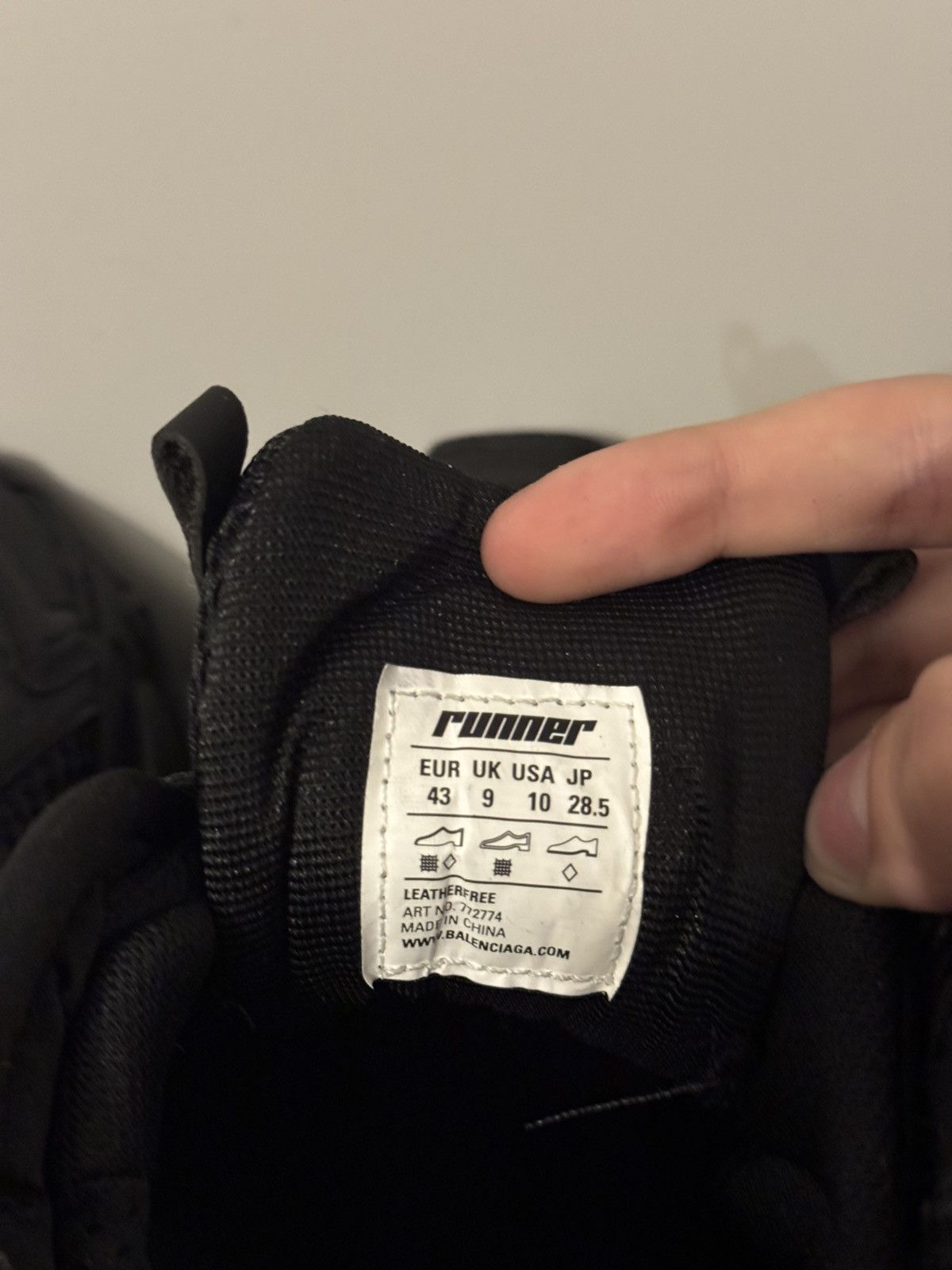 Balenciaga Balenciaga Runner Matte Black Sneaker Size US 10 / EU 43 - 10 Thumbnail