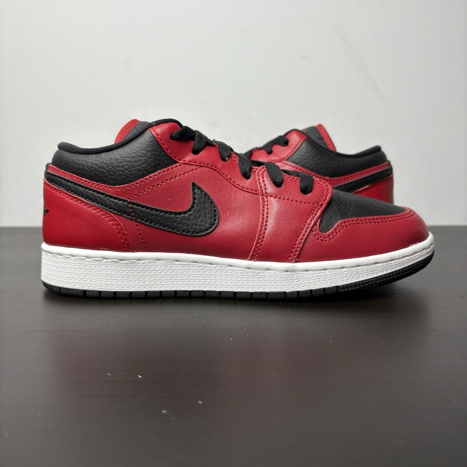 Nike Size 6 - Jordan 1 Low Bred Size US 6 / EU 39 - 1 Thumbnail