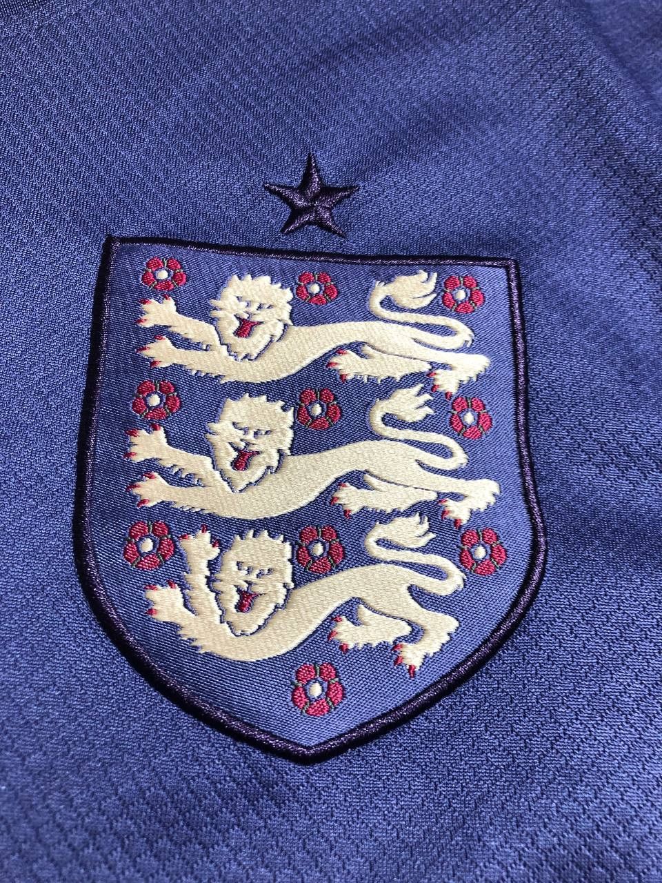Nike Vintage Nike England Soccer Jersey Swoosh Logo T-Shirt Blue Size US M / EU 48-50 / 2 - 5 Thumbnail