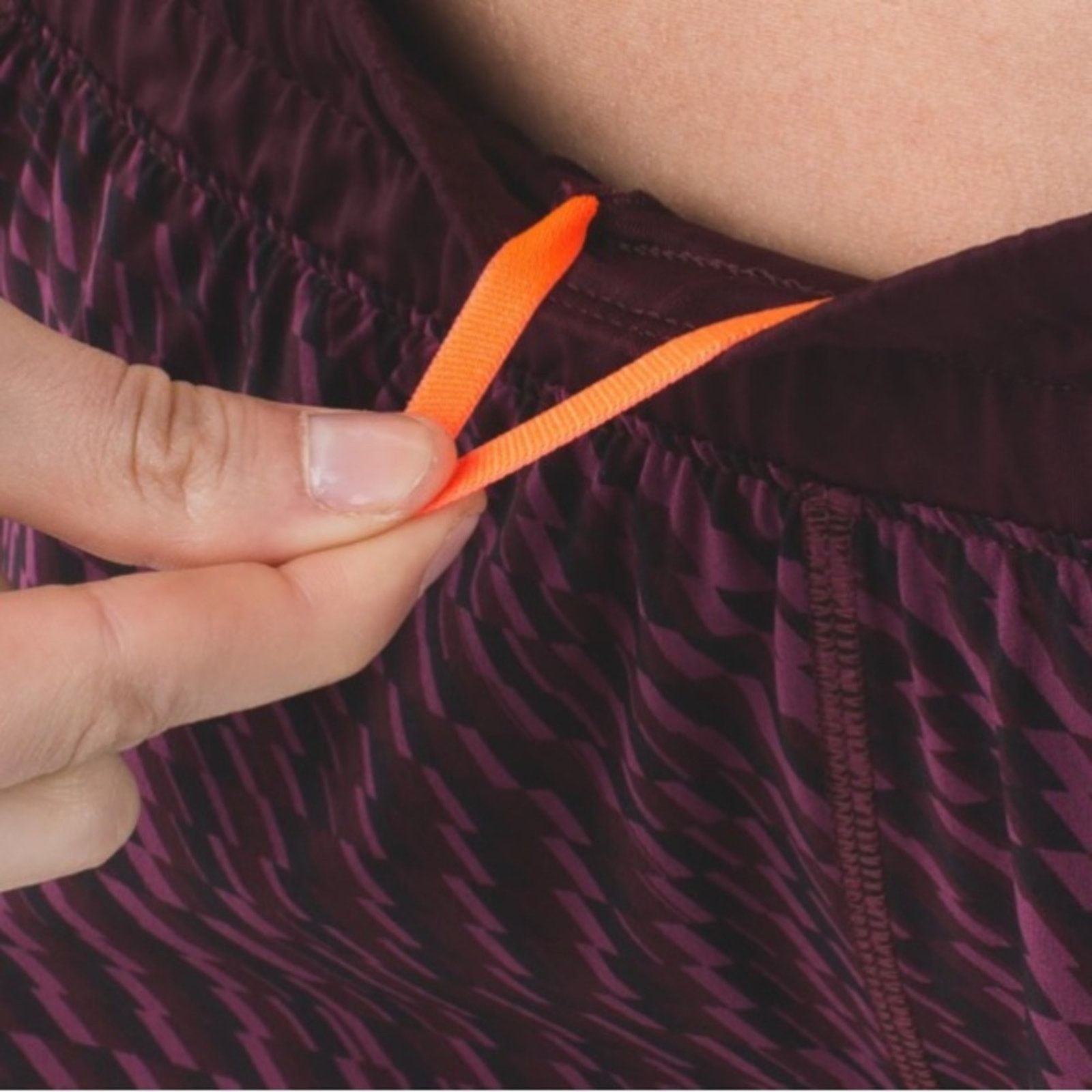 Lululemon Lululemon Tracker Short III Stretch Bordeaux Drama 4 EUC Size 24" / US 00 / IT 34 - 8 Thumbnail