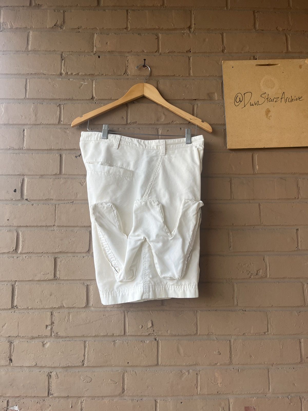 Walter Van Beirendonck SS10 Walter Van Beirendonck Face 3D Cargo Shorts in Cream Size US 32 / EU 48 - 10 Thumbnail