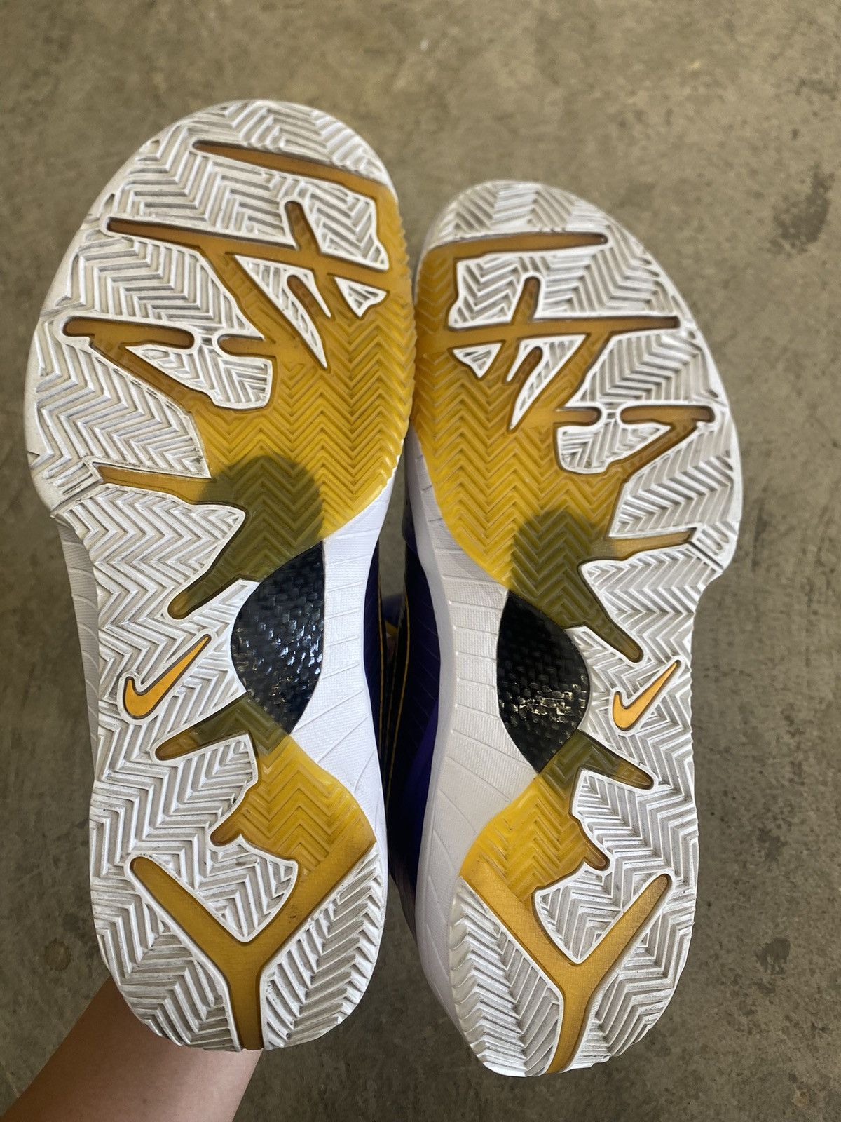 Nike × Undefeated Undefeated Kobe 4 Protro Los Angeles Lakers Size US 10 / EU 43 - 5 Thumbnail