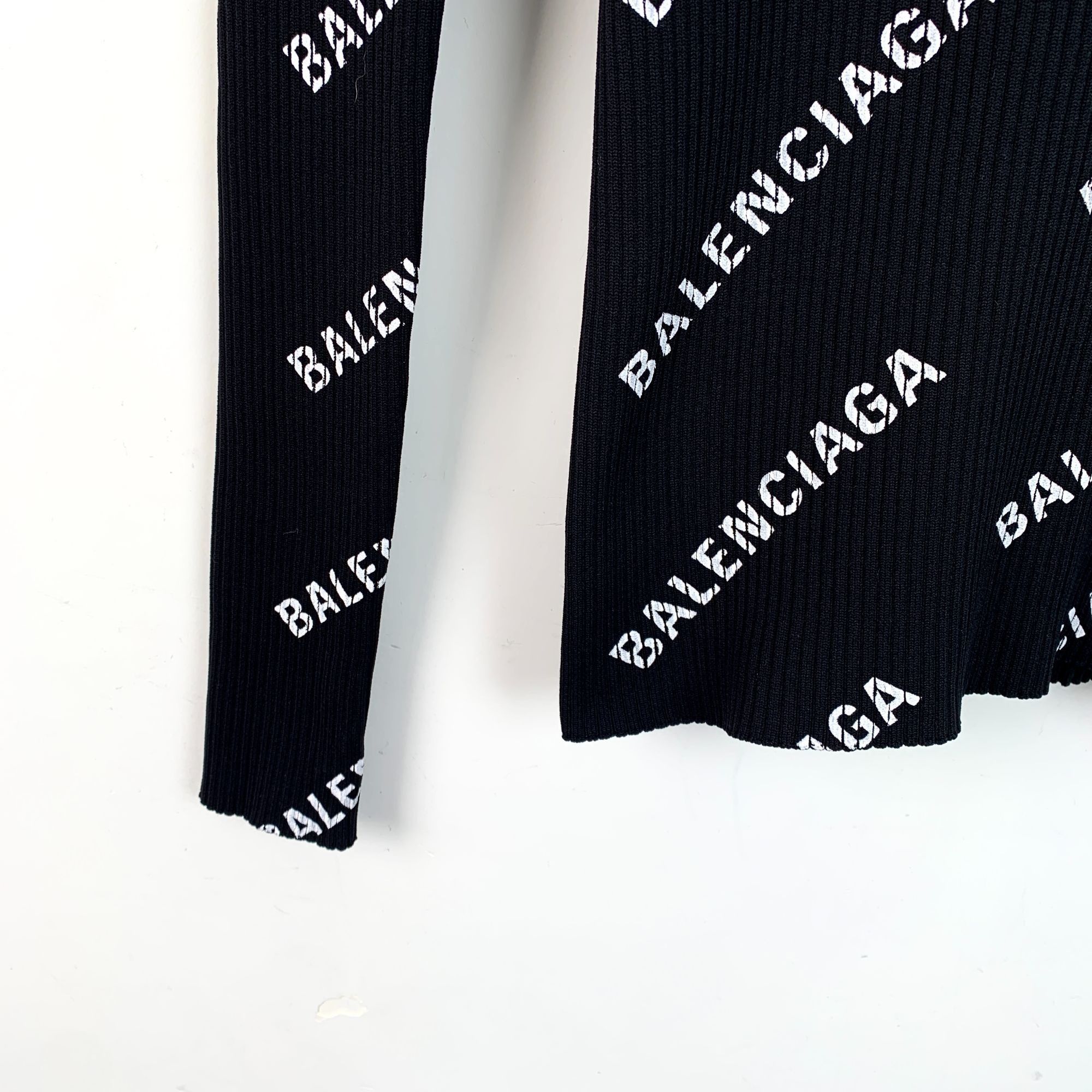 Balenciaga Balenciaga Black Logo Full Print Knit Sweater XS Size 100% P Size XS / US 0-2 / IT 36-38 - 5 Thumbnail