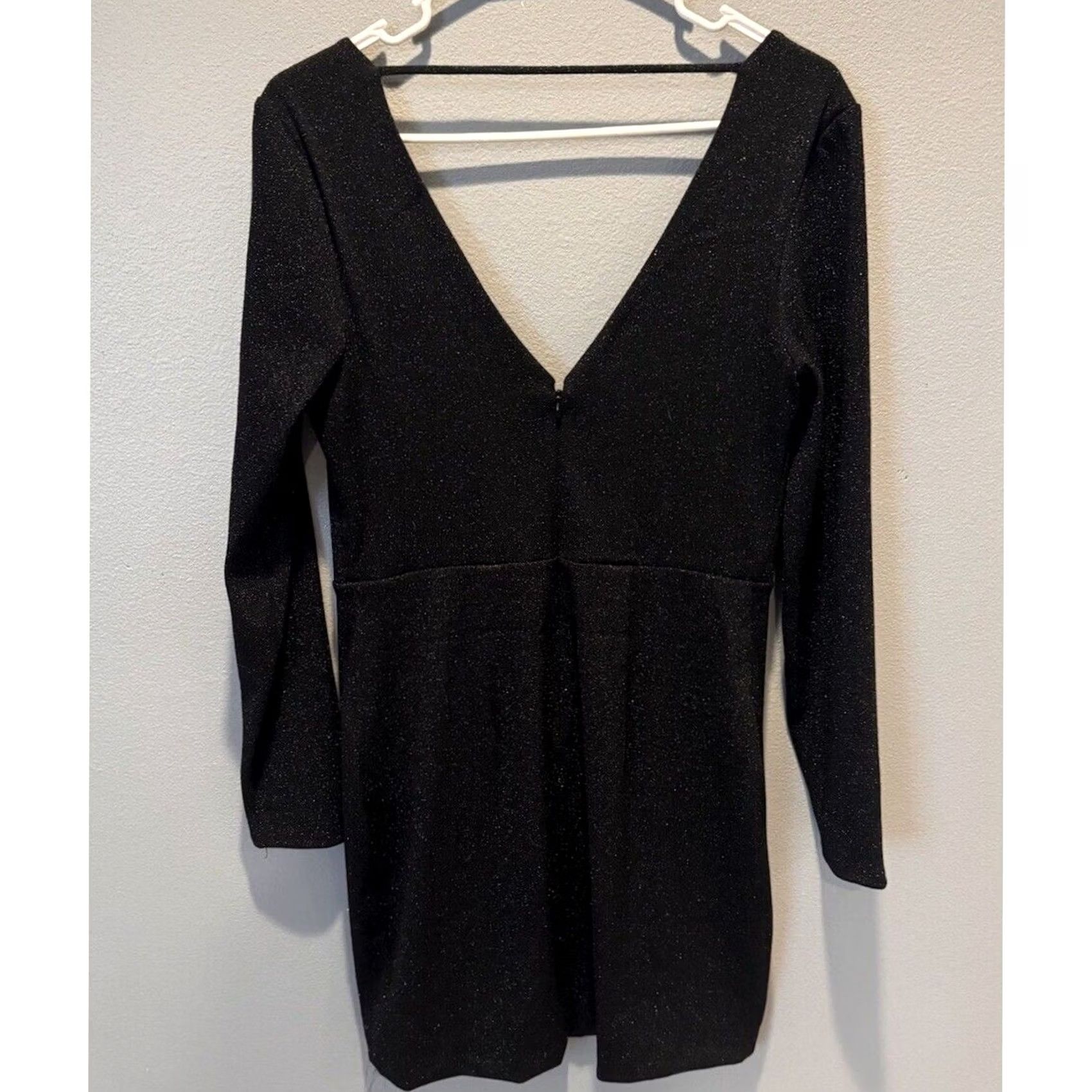 Express Express Black Silver Metallic Sparkle V-Neck Dress Size M Womens Size M / US 6-8 / IT 42-44 - 2 Thumbnail