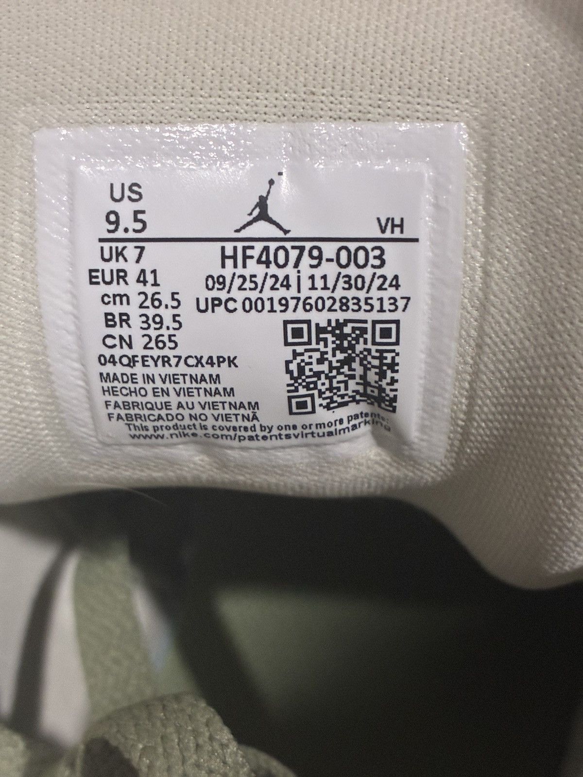 Jordan Brand Jordan 1 Mid SE Sea Glass Oil Green (Women's) Size US 9.5 / IT 39.5 - 8 Thumbnail