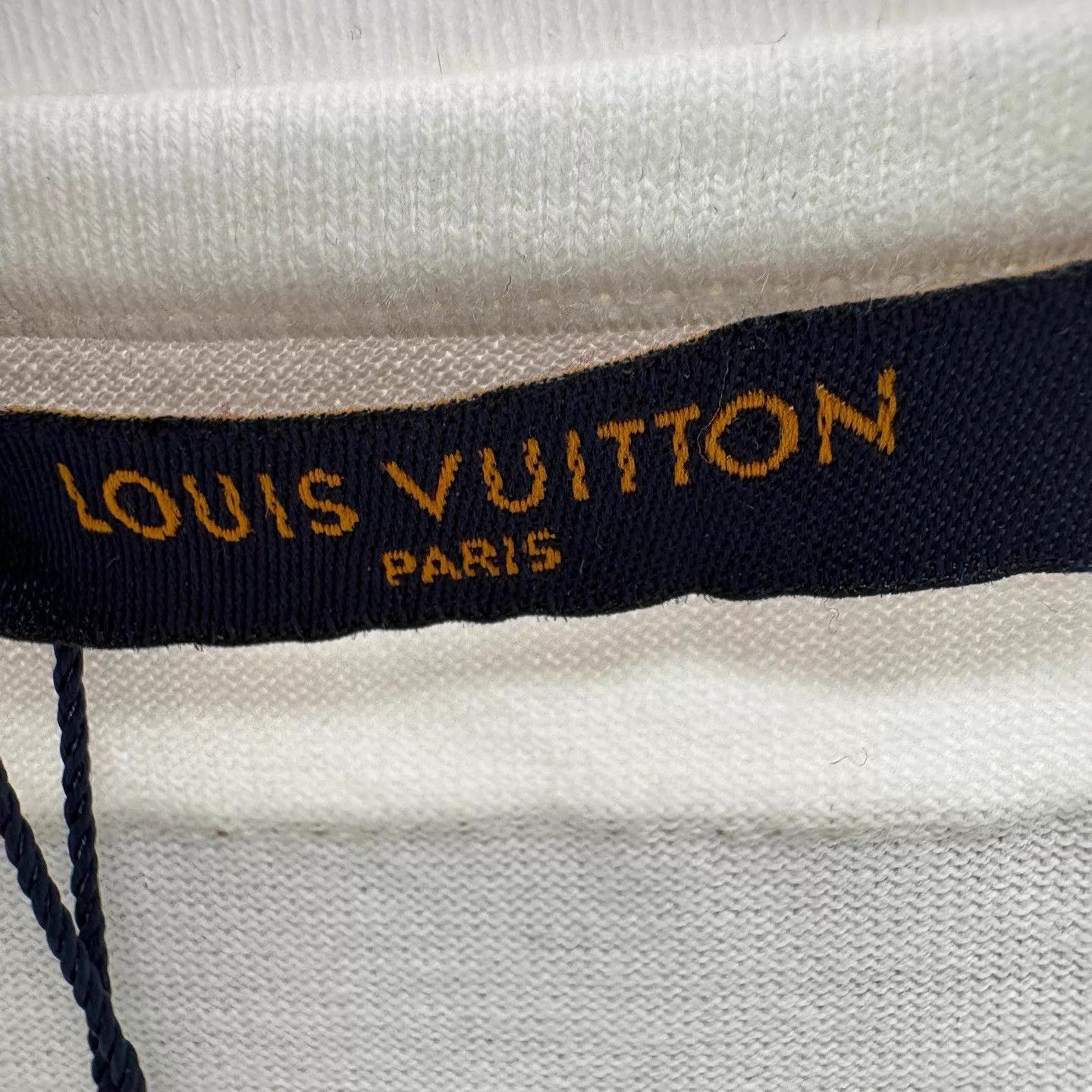 Louis Vuitton Louis Vuitton Embroidered Monogram SS Tee L Like New Size US L / EU 52-54 / 3 - 6 Thumbnail
